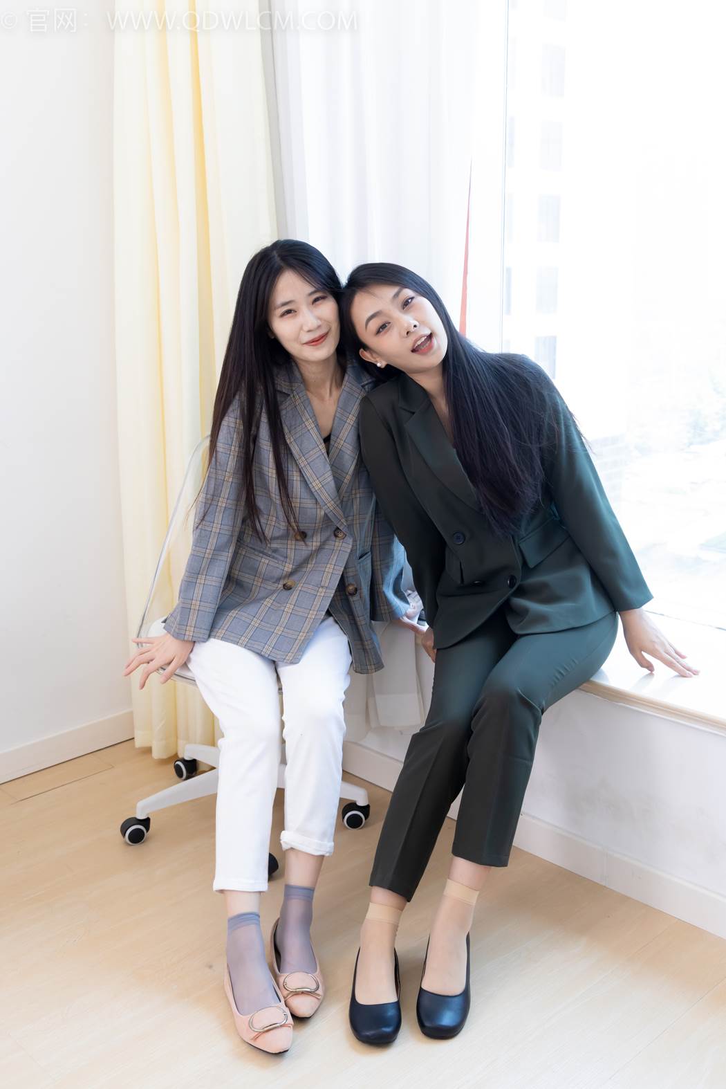 图片[139]-物恋传媒 NO.2412 菜菜&岚岚-平底鞋、短肉丝短灰丝、裸足[144P] – 速更版-美库