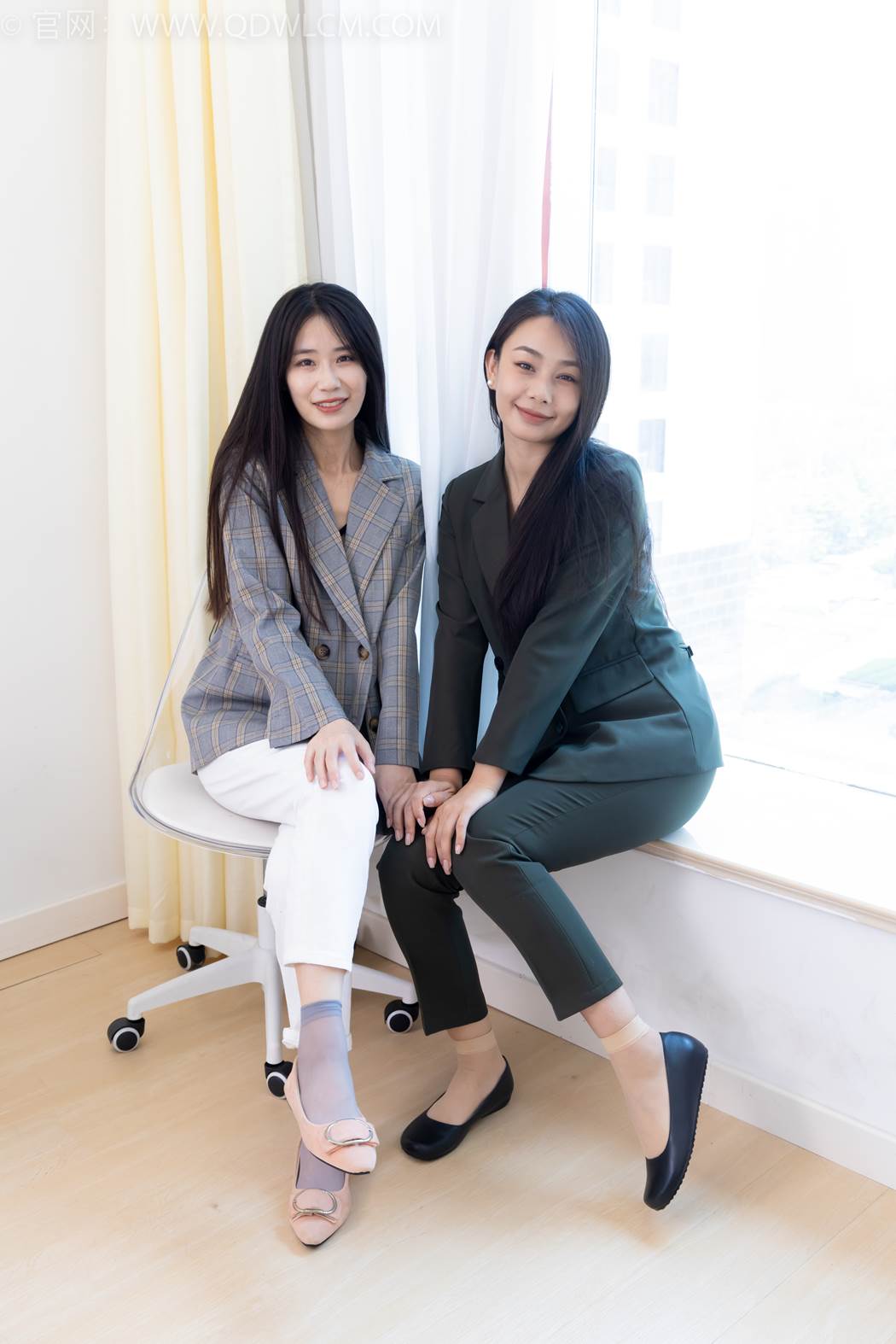 图片[140]-物恋传媒 NO.2412 菜菜&岚岚-平底鞋、短肉丝短灰丝、裸足[144P] – 速更版-美库