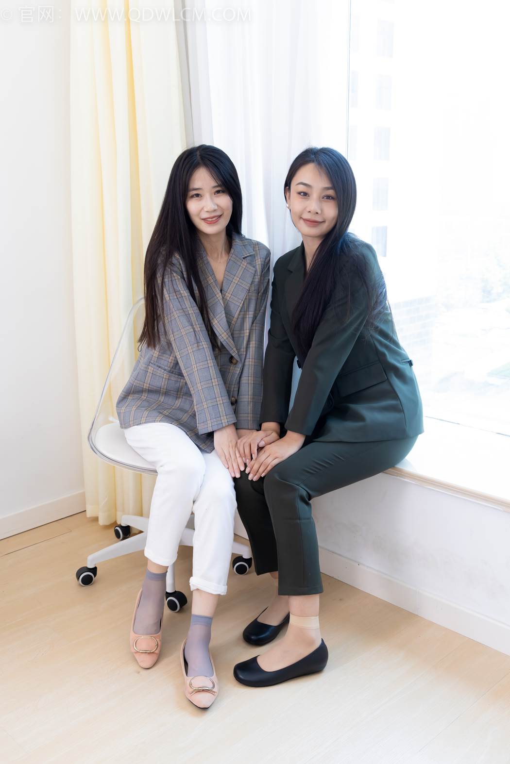 图片[141]-物恋传媒 NO.2412 菜菜&岚岚-平底鞋、短肉丝短灰丝、裸足[144P] – 速更版-美库