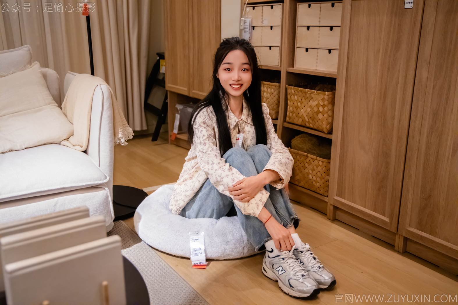 图片[10]-足愉心 NO.012 奶芙（搭配：碎花衬衫、牛仔长裤、运动鞋、白色棉袜、裸足）[110P] – 速更版-美库