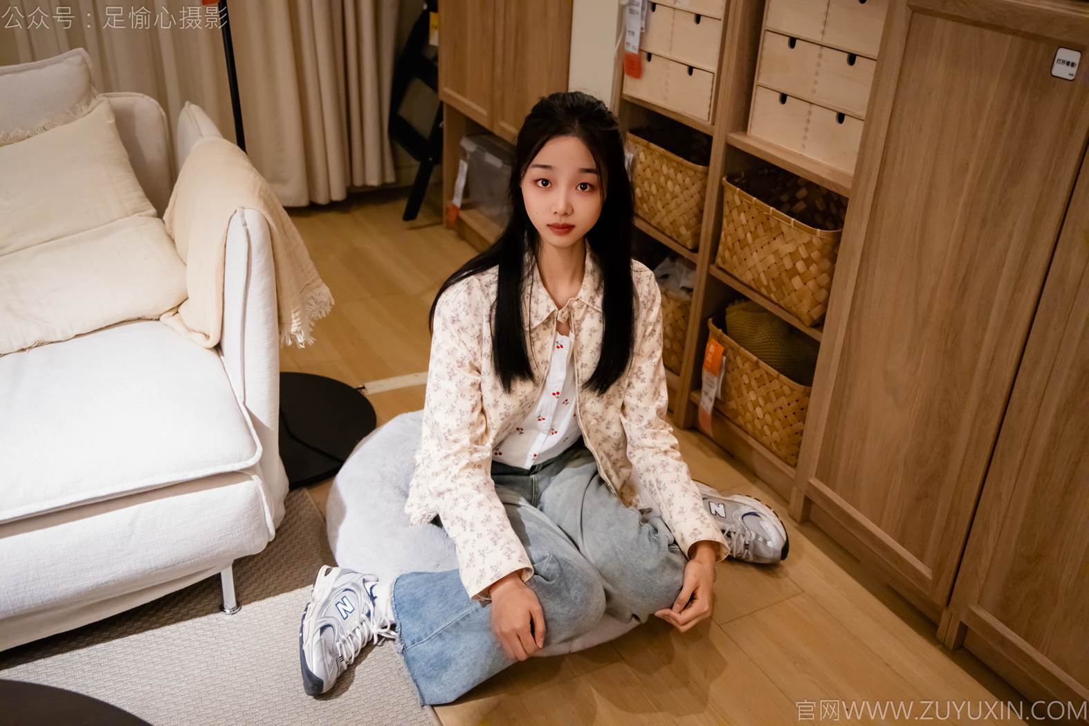 图片[11]-足愉心 NO.012 奶芙（搭配：碎花衬衫、牛仔长裤、运动鞋、白色棉袜、裸足）[110P] – 速更版-美库