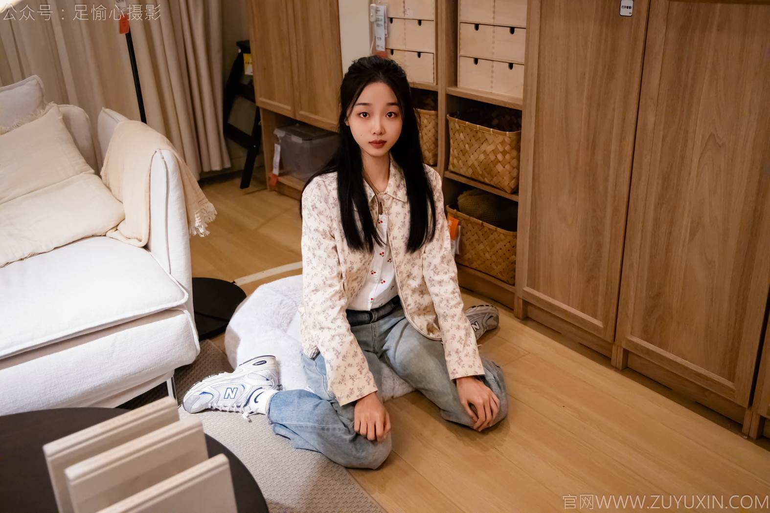 图片[12]-足愉心 NO.012 奶芙（搭配：碎花衬衫、牛仔长裤、运动鞋、白色棉袜、裸足）[110P] – 速更版-美库