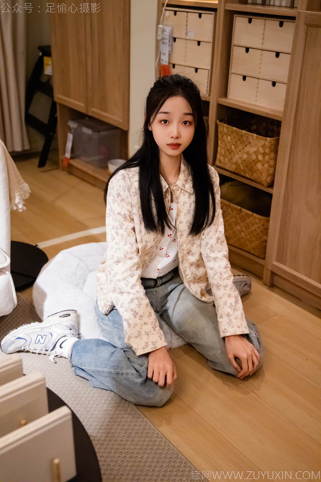 图片[13]-足愉心 NO.012 奶芙（搭配：碎花衬衫、牛仔长裤、运动鞋、白色棉袜、裸足）[110P] – 速更版-美库