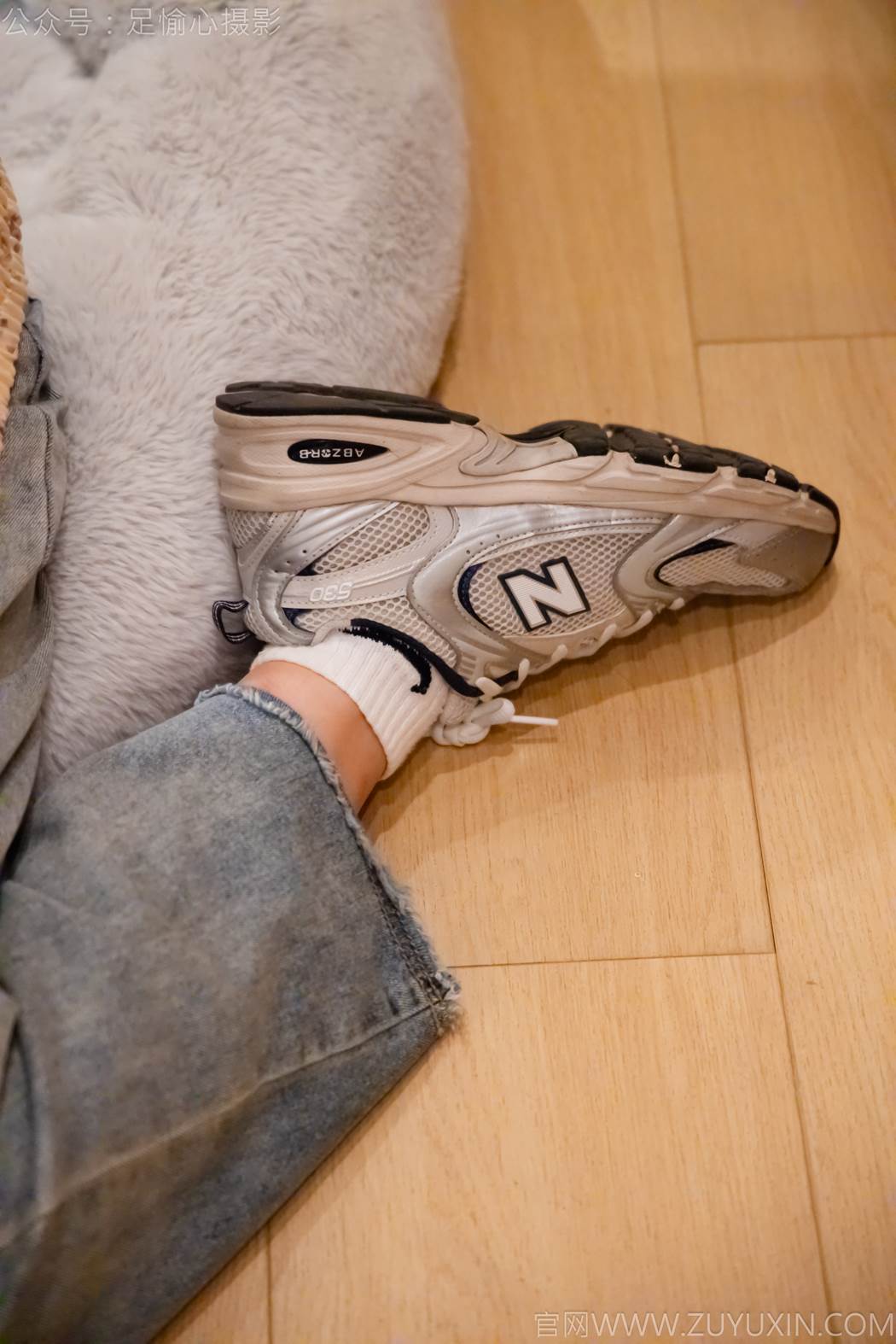 图片[15]-足愉心 NO.012 奶芙（搭配：碎花衬衫、牛仔长裤、运动鞋、白色棉袜、裸足）[110P] – 速更版-美库