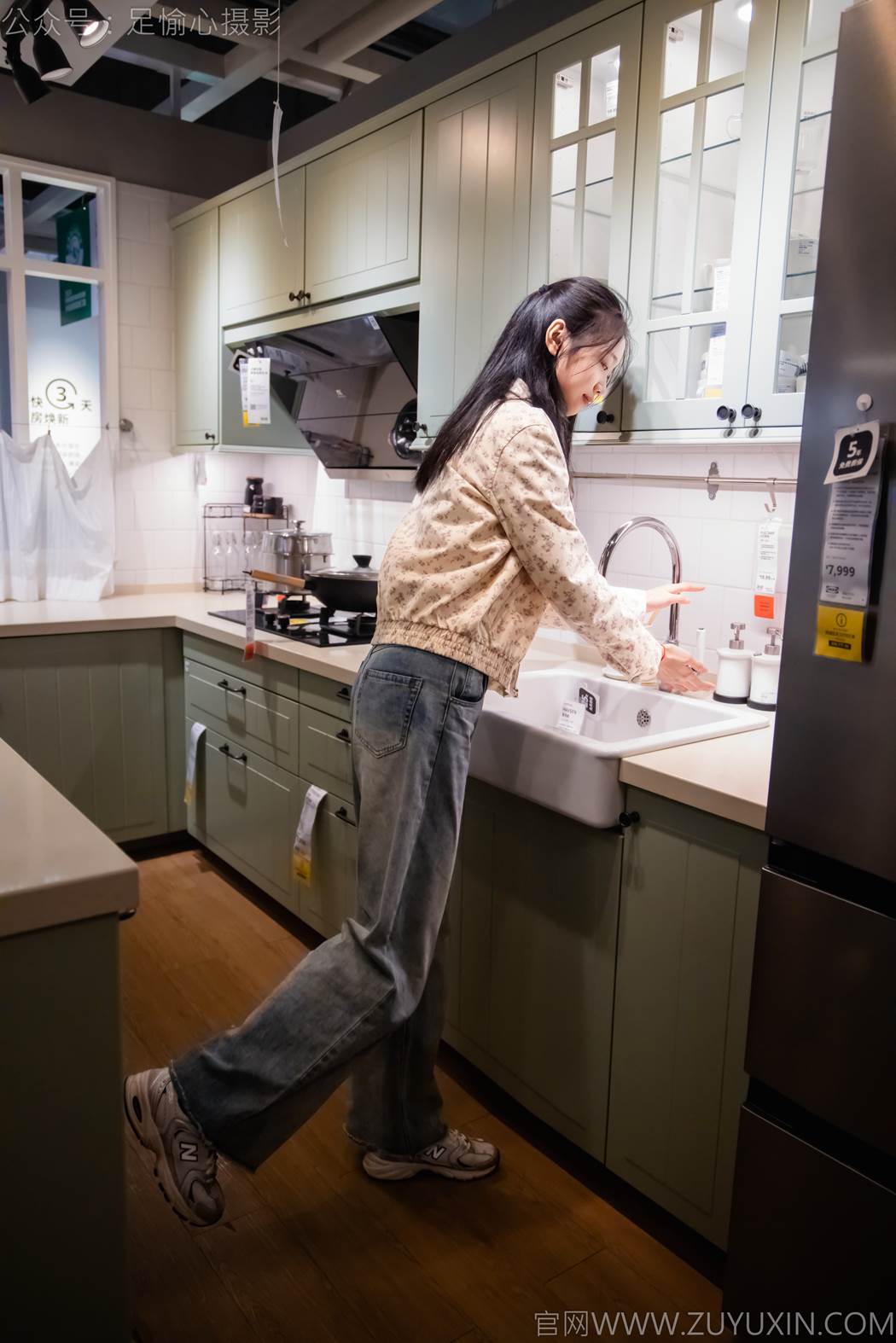 图片[16]-足愉心 NO.012 奶芙（搭配：碎花衬衫、牛仔长裤、运动鞋、白色棉袜、裸足）[110P] – 速更版-美库