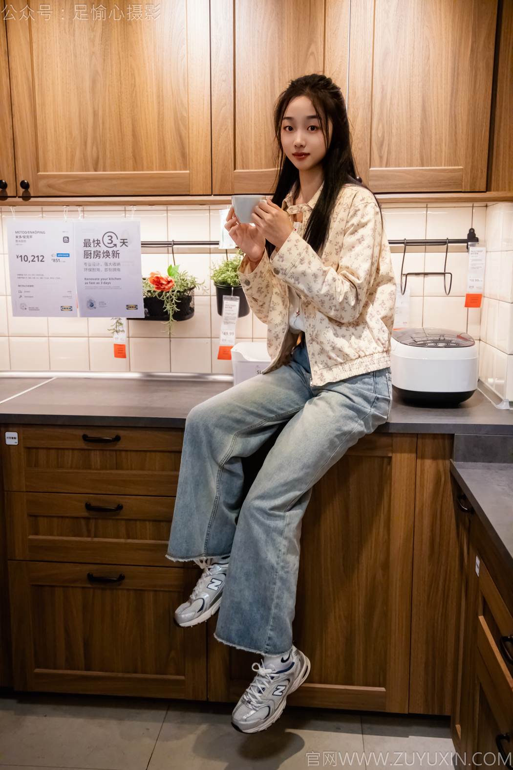 图片[17]-足愉心 NO.012 奶芙（搭配：碎花衬衫、牛仔长裤、运动鞋、白色棉袜、裸足）[110P] – 速更版-美库