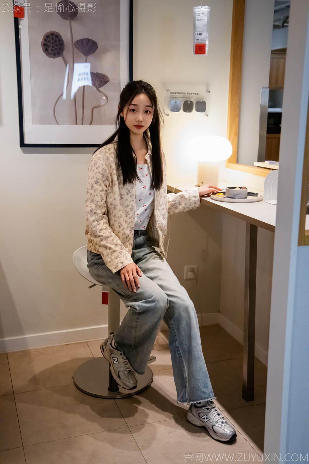 图片[21]-足愉心 NO.012 奶芙（搭配：碎花衬衫、牛仔长裤、运动鞋、白色棉袜、裸足）[110P] – 速更版-美库