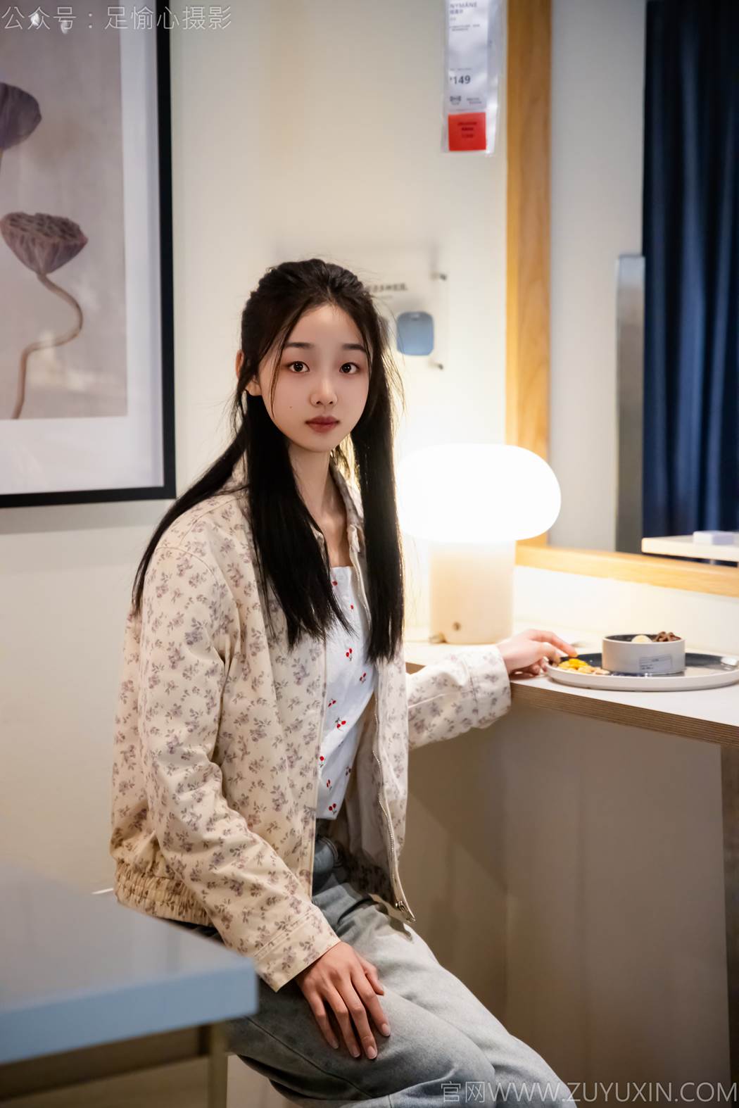 图片[22]-足愉心 NO.012 奶芙（搭配：碎花衬衫、牛仔长裤、运动鞋、白色棉袜、裸足）[110P] – 速更版-美库