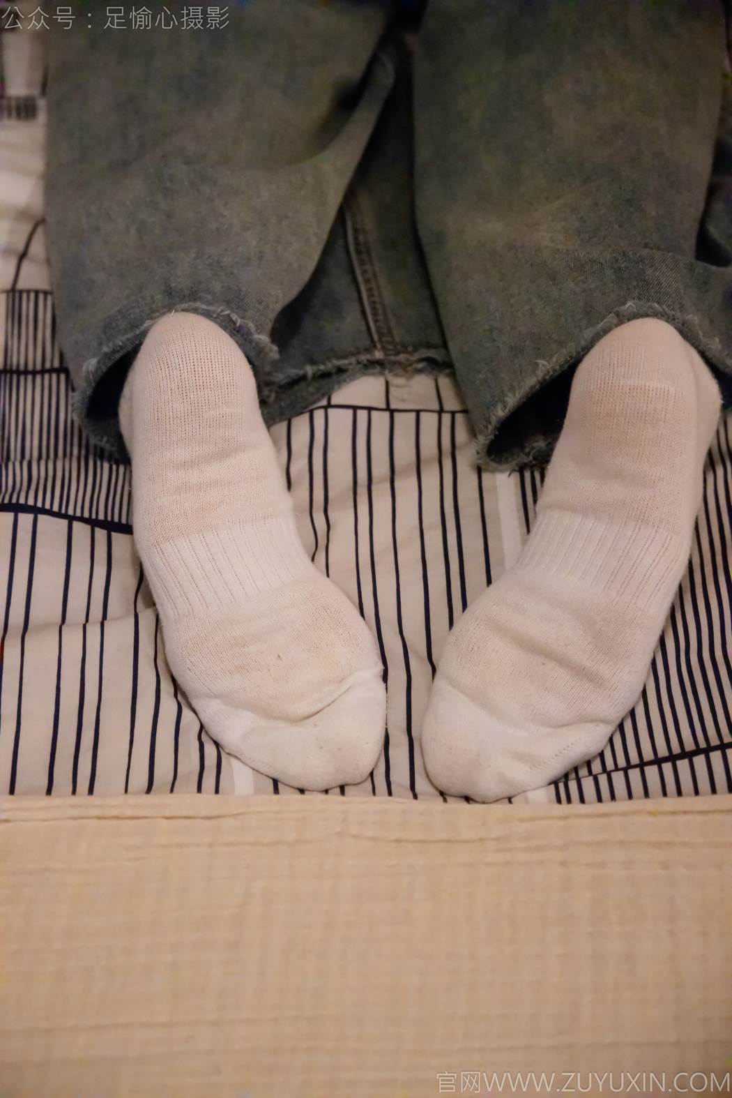 图片[30]-足愉心 NO.012 奶芙（搭配：碎花衬衫、牛仔长裤、运动鞋、白色棉袜、裸足）[110P] – 速更版-美库