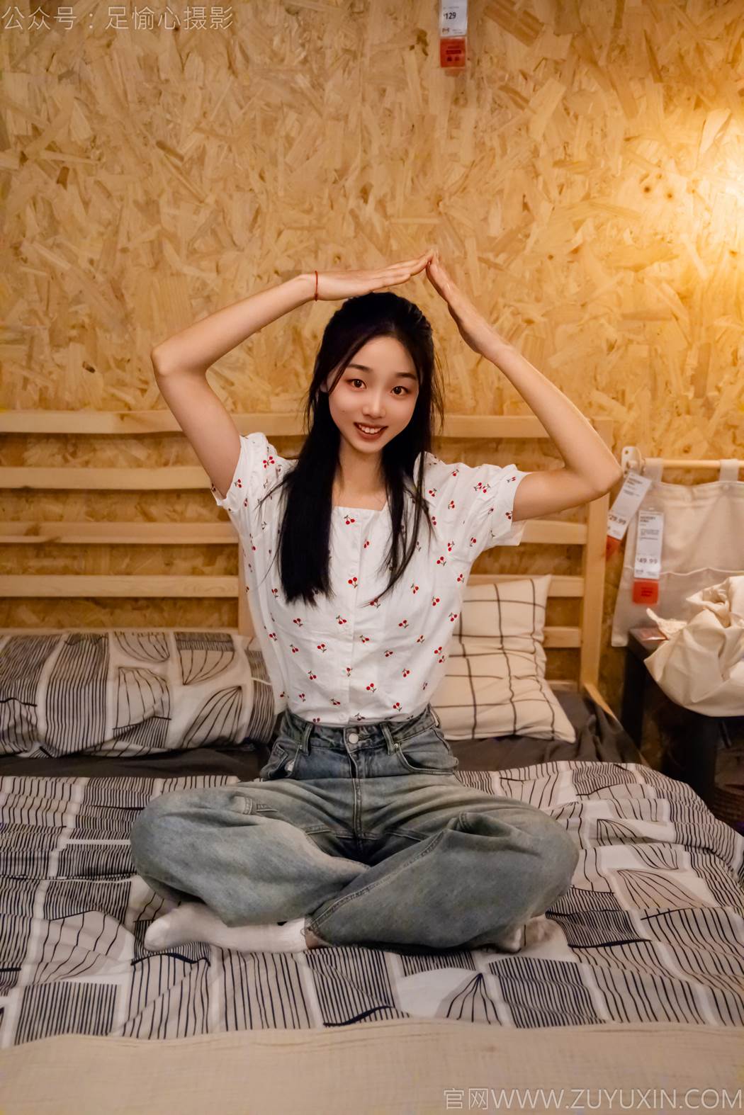 图片[35]-足愉心 NO.012 奶芙（搭配：碎花衬衫、牛仔长裤、运动鞋、白色棉袜、裸足）[110P] – 速更版-美库
