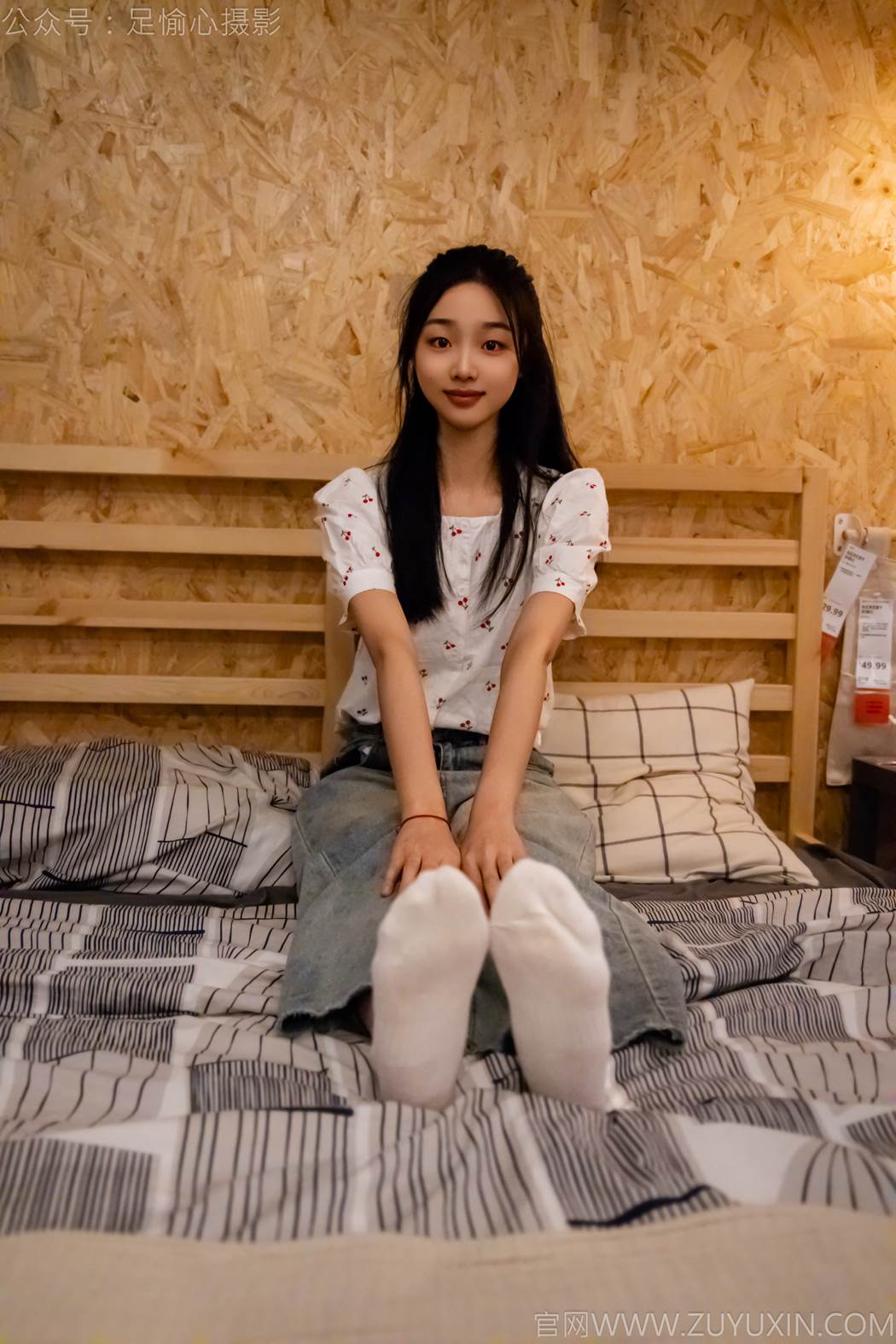 图片[39]-足愉心 NO.012 奶芙（搭配：碎花衬衫、牛仔长裤、运动鞋、白色棉袜、裸足）[110P] – 速更版-美库