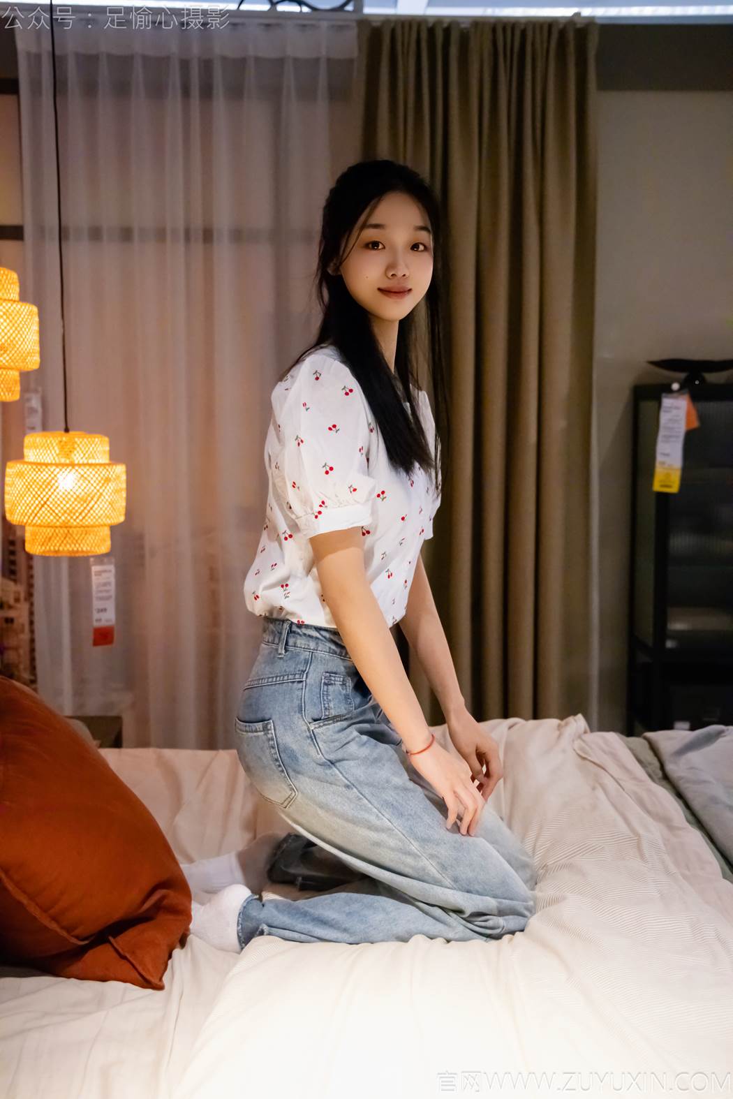 图片[44]-足愉心 NO.012 奶芙（搭配：碎花衬衫、牛仔长裤、运动鞋、白色棉袜、裸足）[110P] – 速更版-美库