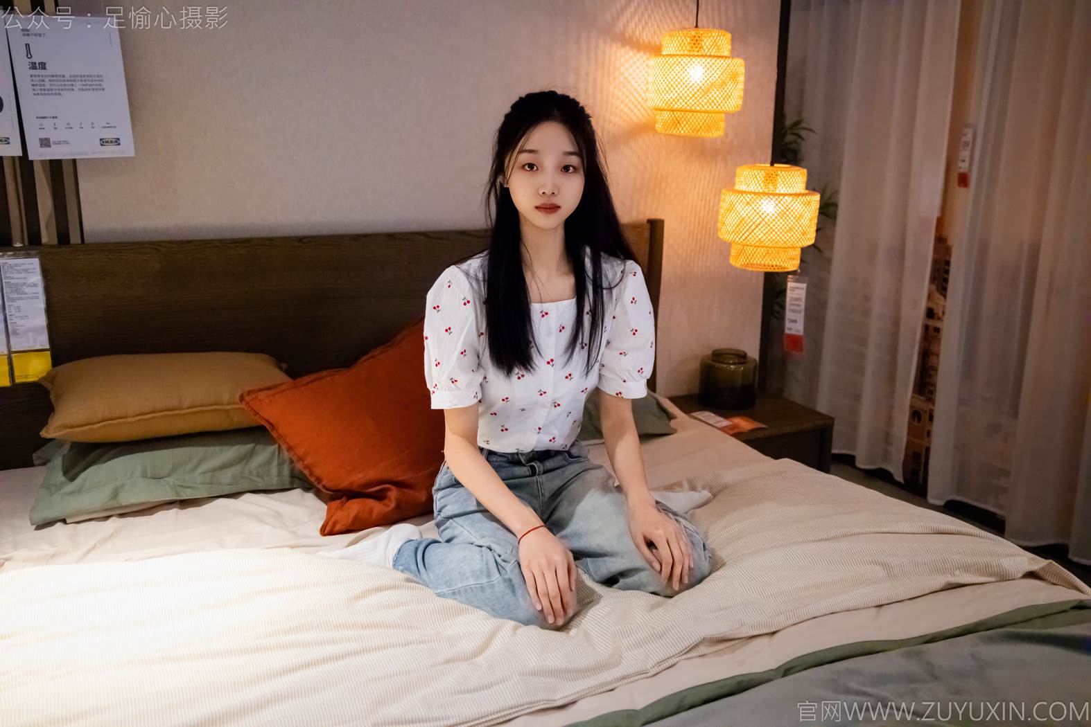 图片[45]-足愉心 NO.012 奶芙（搭配：碎花衬衫、牛仔长裤、运动鞋、白色棉袜、裸足）[110P] – 速更版-美库