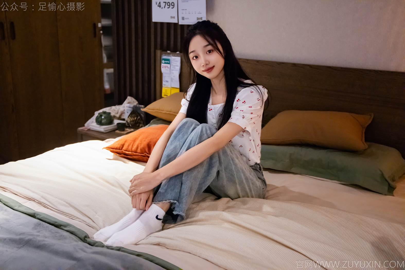 图片[48]-足愉心 NO.012 奶芙（搭配：碎花衬衫、牛仔长裤、运动鞋、白色棉袜、裸足）[110P] – 速更版-美库