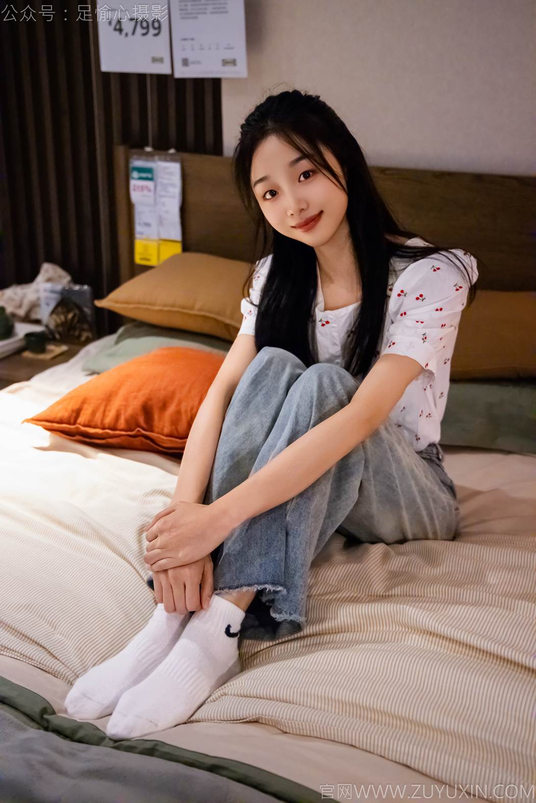 图片[49]-足愉心 NO.012 奶芙（搭配：碎花衬衫、牛仔长裤、运动鞋、白色棉袜、裸足）[110P] – 速更版-美库