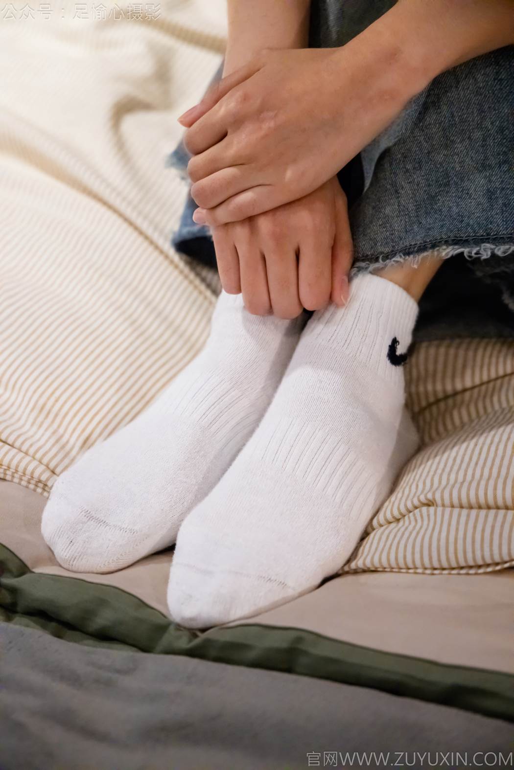 图片[50]-足愉心 NO.012 奶芙（搭配：碎花衬衫、牛仔长裤、运动鞋、白色棉袜、裸足）[110P] – 速更版-美库