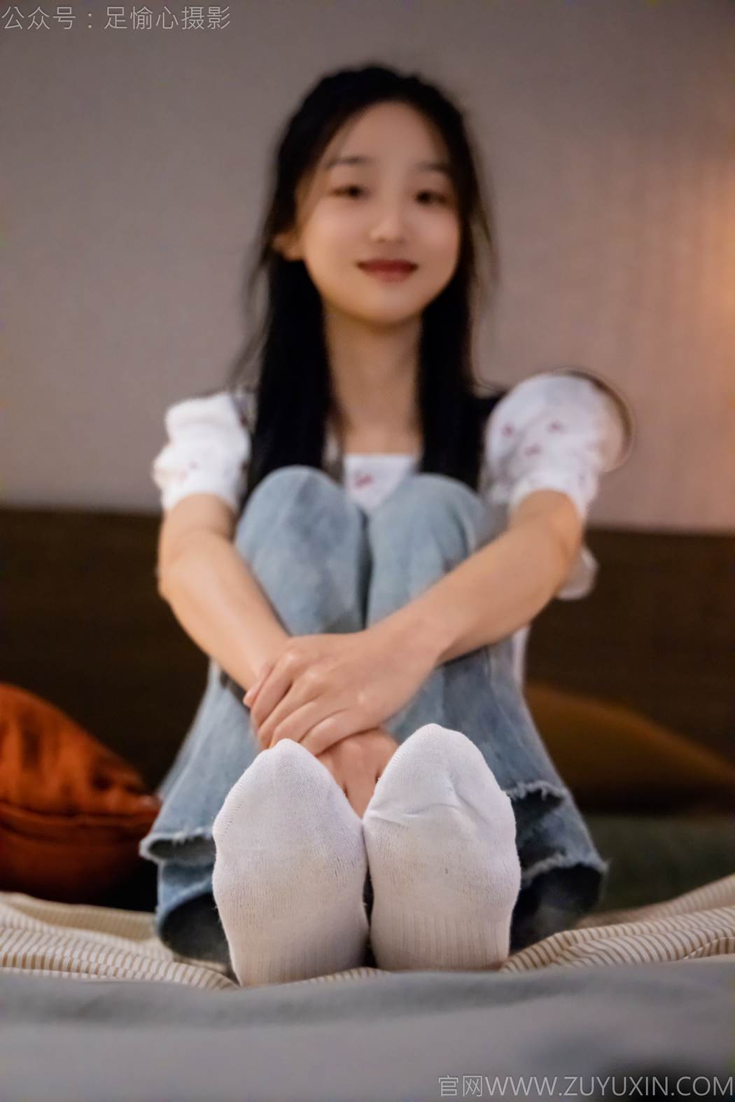 图片[51]-足愉心 NO.012 奶芙（搭配：碎花衬衫、牛仔长裤、运动鞋、白色棉袜、裸足）[110P] – 速更版-美库