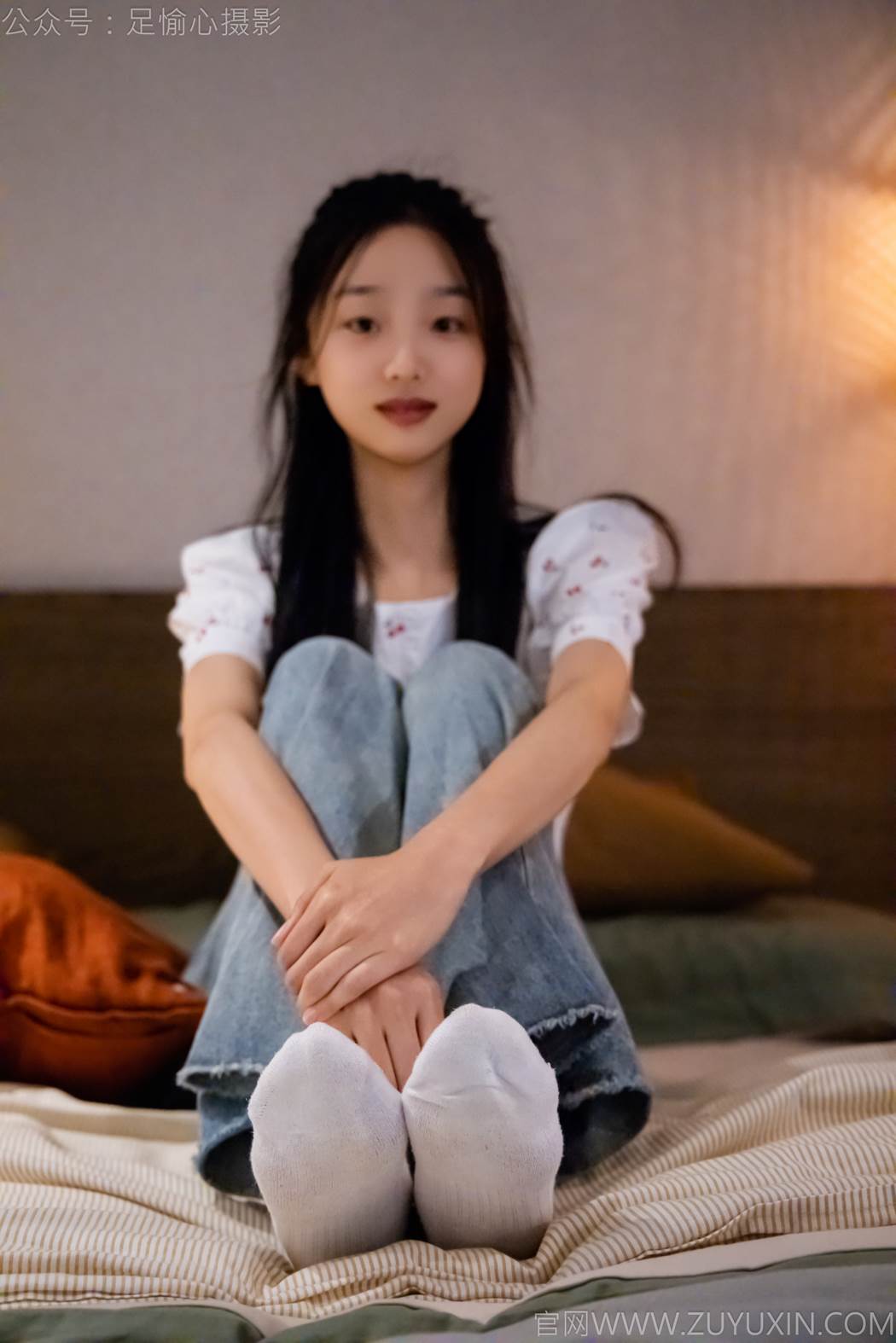 图片[52]-足愉心 NO.012 奶芙（搭配：碎花衬衫、牛仔长裤、运动鞋、白色棉袜、裸足）[110P] – 速更版-美库