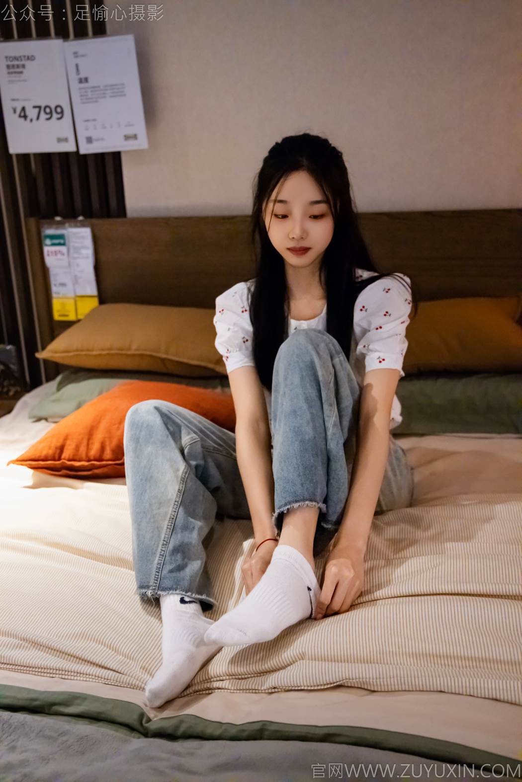 图片[56]-足愉心 NO.012 奶芙（搭配：碎花衬衫、牛仔长裤、运动鞋、白色棉袜、裸足）[110P] – 速更版-美库