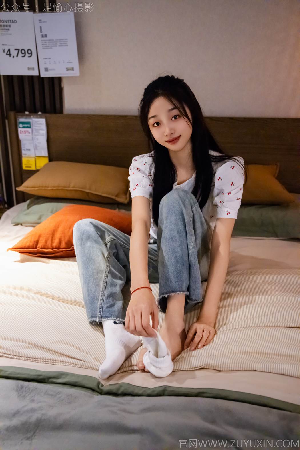 图片[60]-足愉心 NO.012 奶芙（搭配：碎花衬衫、牛仔长裤、运动鞋、白色棉袜、裸足）[110P] – 速更版-美库