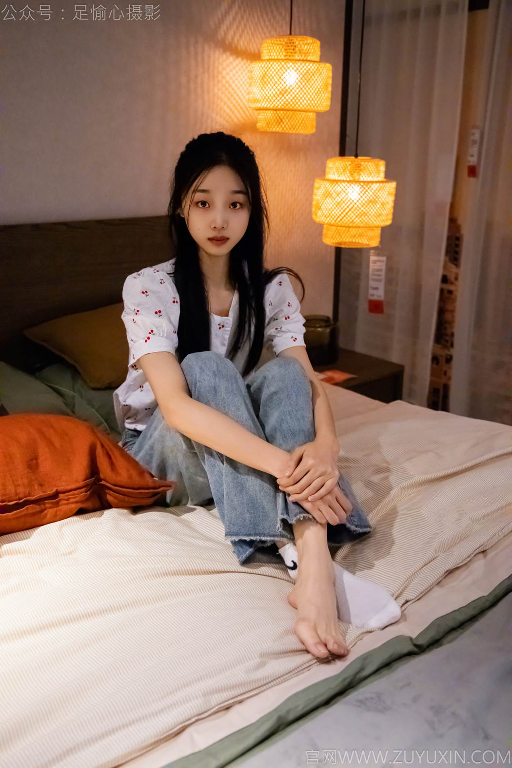 图片[62]-足愉心 NO.012 奶芙（搭配：碎花衬衫、牛仔长裤、运动鞋、白色棉袜、裸足）[110P] – 速更版-美库