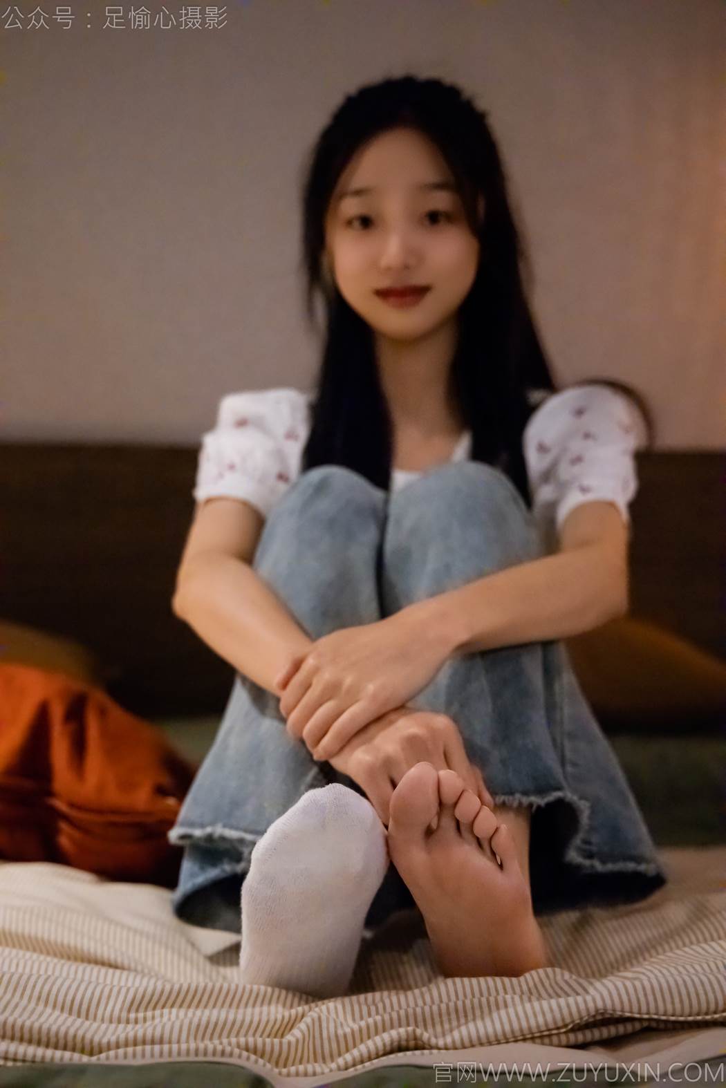 图片[64]-足愉心 NO.012 奶芙（搭配：碎花衬衫、牛仔长裤、运动鞋、白色棉袜、裸足）[110P] – 速更版-美库