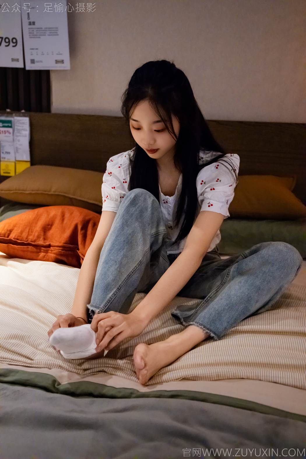 图片[66]-足愉心 NO.012 奶芙（搭配：碎花衬衫、牛仔长裤、运动鞋、白色棉袜、裸足）[110P] – 速更版-美库