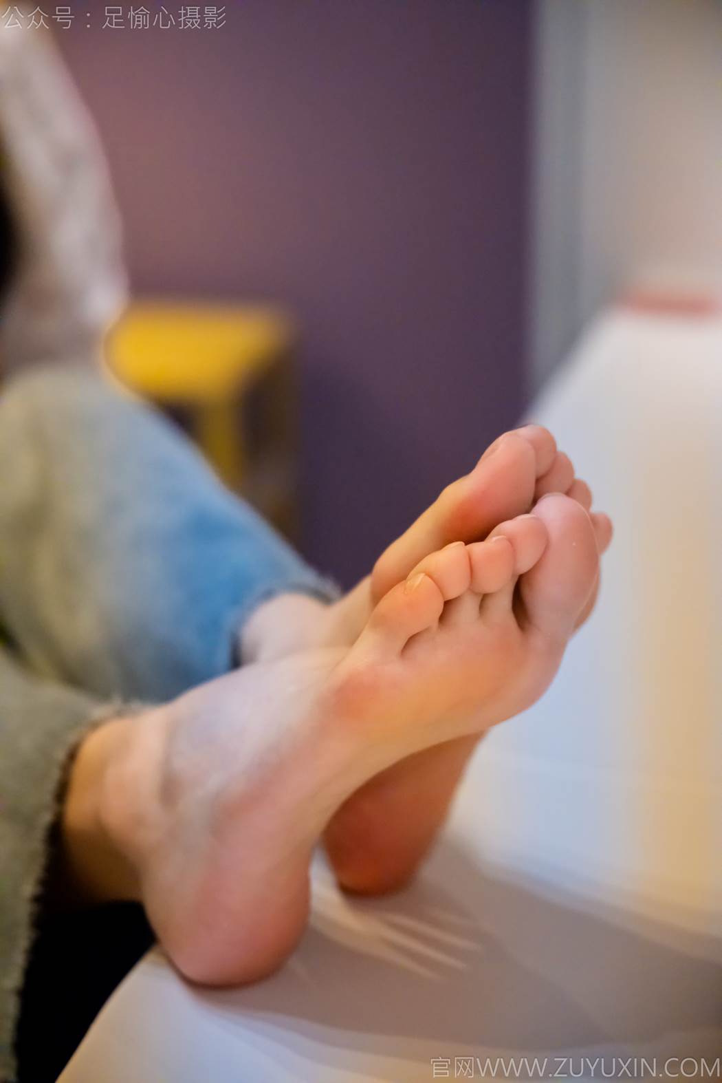 图片[72]-足愉心 NO.012 奶芙（搭配：碎花衬衫、牛仔长裤、运动鞋、白色棉袜、裸足）[110P] – 速更版-美库