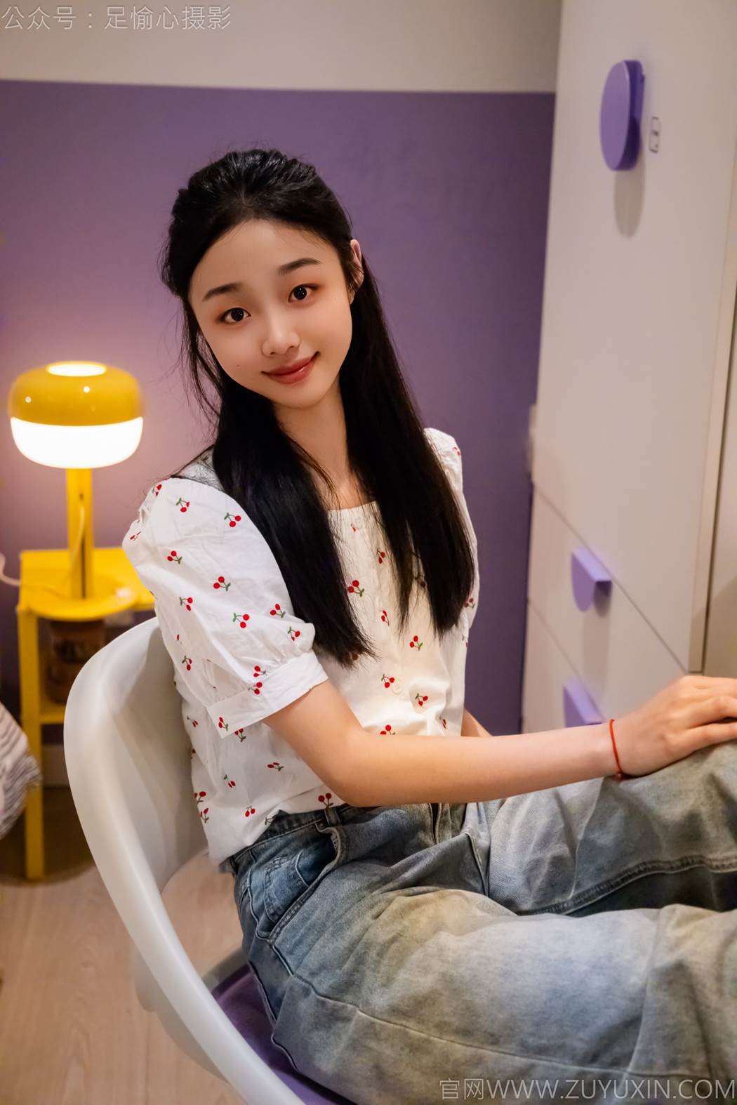 图片[77]-足愉心 NO.012 奶芙（搭配：碎花衬衫、牛仔长裤、运动鞋、白色棉袜、裸足）[110P] – 速更版-美库