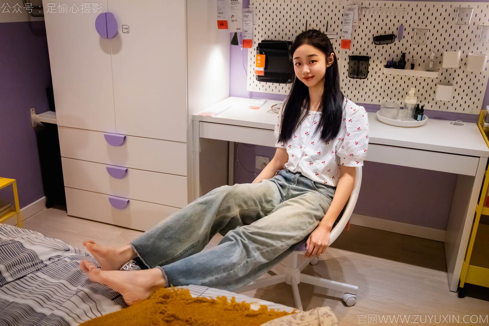 图片[78]-足愉心 NO.012 奶芙（搭配：碎花衬衫、牛仔长裤、运动鞋、白色棉袜、裸足）[110P] – 速更版-美库