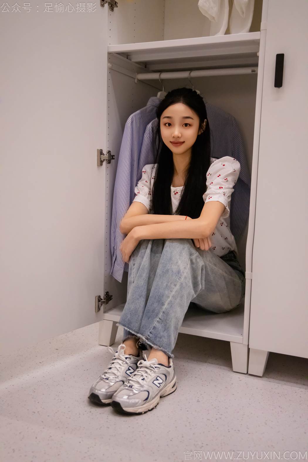 图片[83]-足愉心 NO.012 奶芙（搭配：碎花衬衫、牛仔长裤、运动鞋、白色棉袜、裸足）[110P] – 速更版-美库