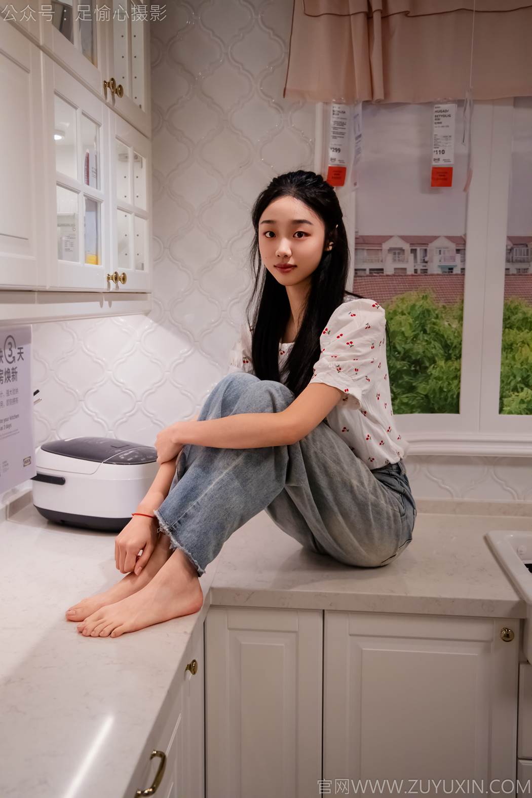 图片[87]-足愉心 NO.012 奶芙（搭配：碎花衬衫、牛仔长裤、运动鞋、白色棉袜、裸足）[110P] – 速更版-美库