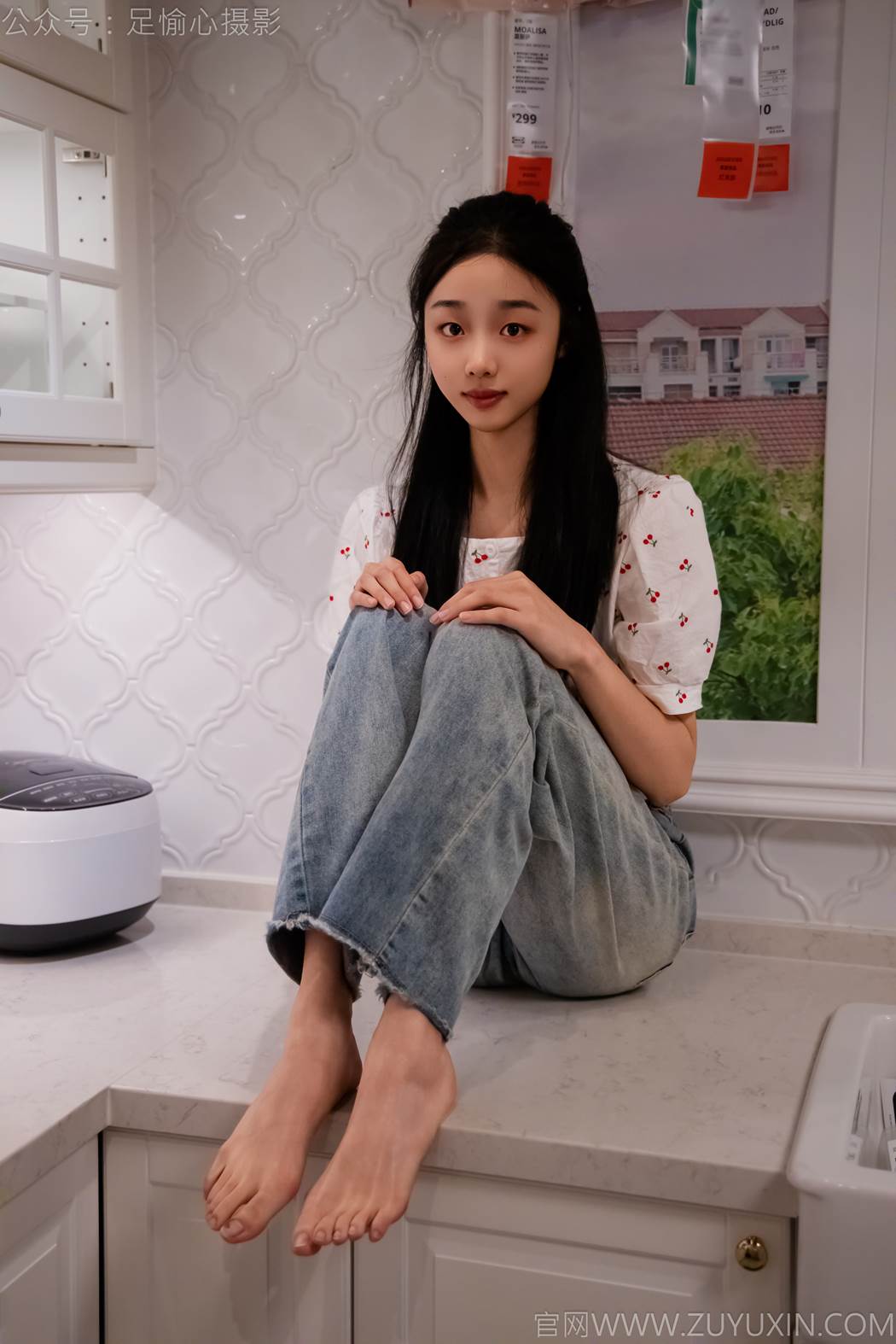 图片[92]-足愉心 NO.012 奶芙（搭配：碎花衬衫、牛仔长裤、运动鞋、白色棉袜、裸足）[110P] – 速更版-美库
