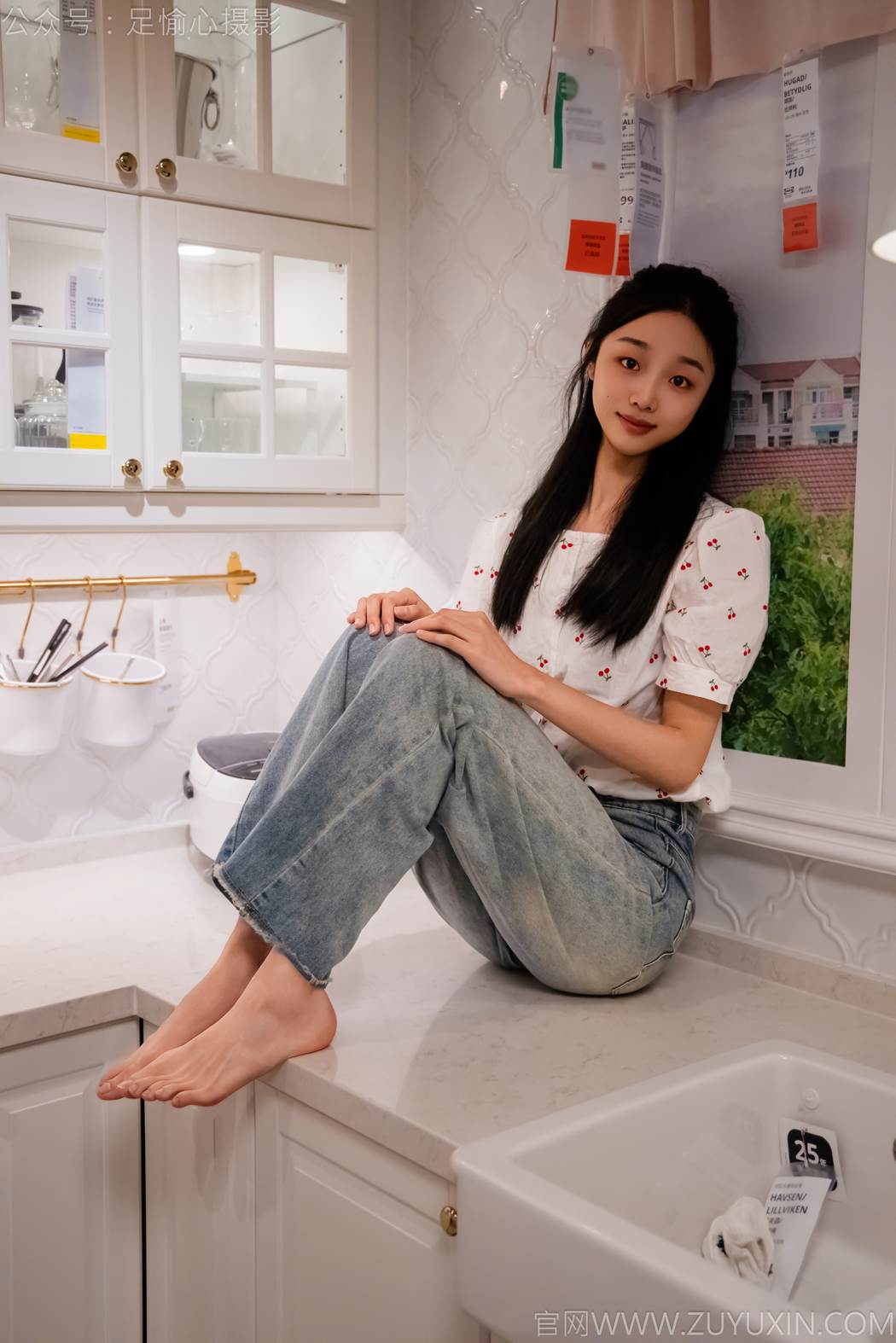 图片[94]-足愉心 NO.012 奶芙（搭配：碎花衬衫、牛仔长裤、运动鞋、白色棉袜、裸足）[110P] – 速更版-美库