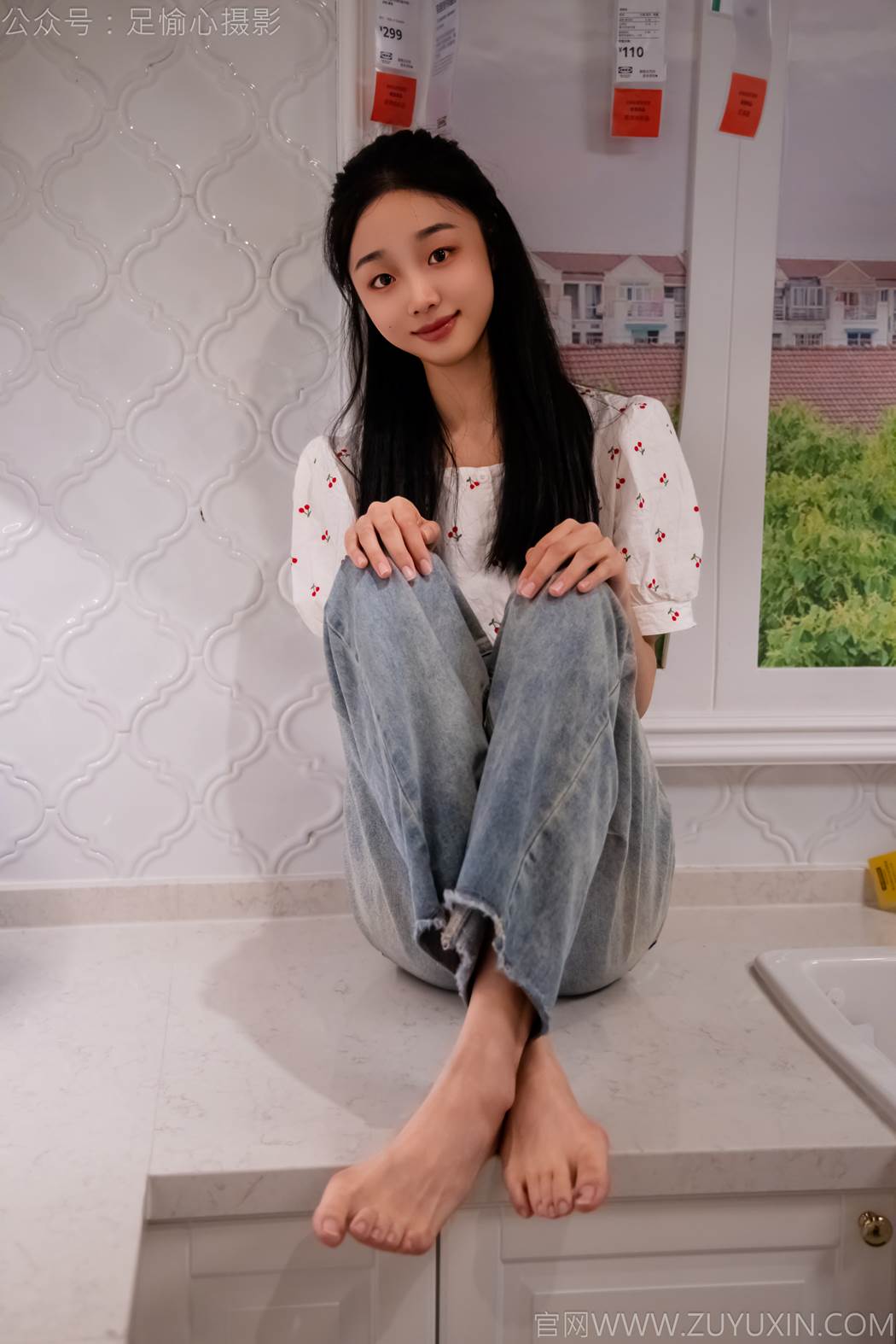 图片[96]-足愉心 NO.012 奶芙（搭配：碎花衬衫、牛仔长裤、运动鞋、白色棉袜、裸足）[110P] – 速更版-美库