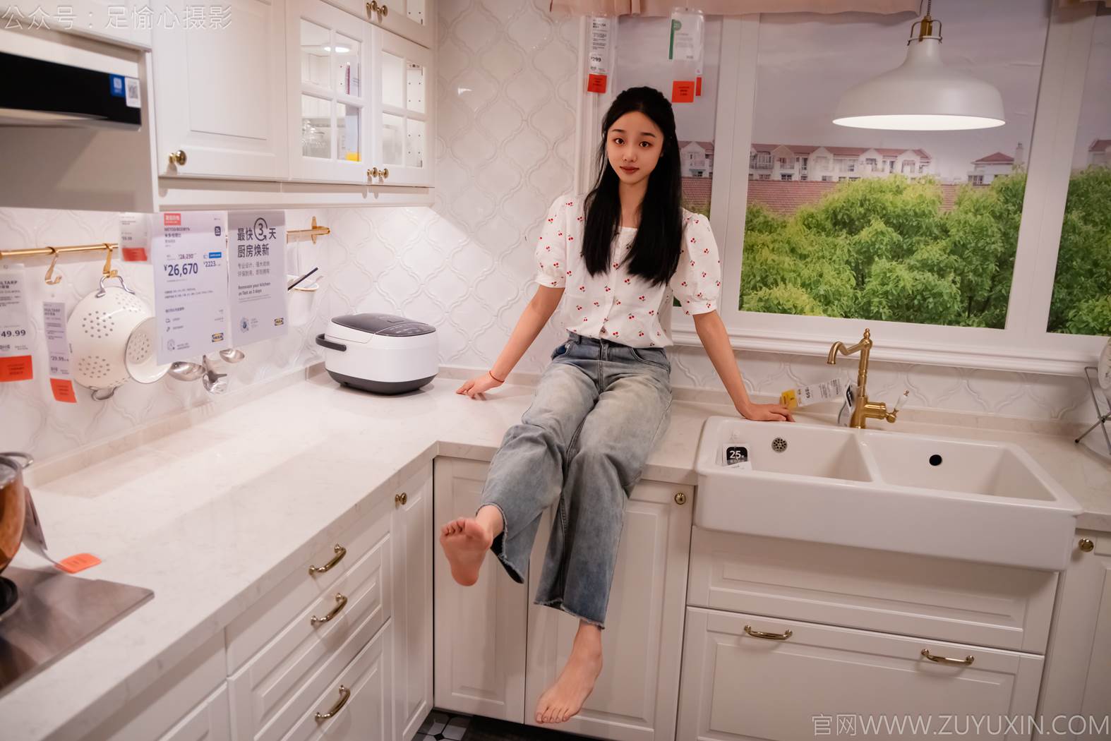 图片[98]-足愉心 NO.012 奶芙（搭配：碎花衬衫、牛仔长裤、运动鞋、白色棉袜、裸足）[110P] – 速更版-美库