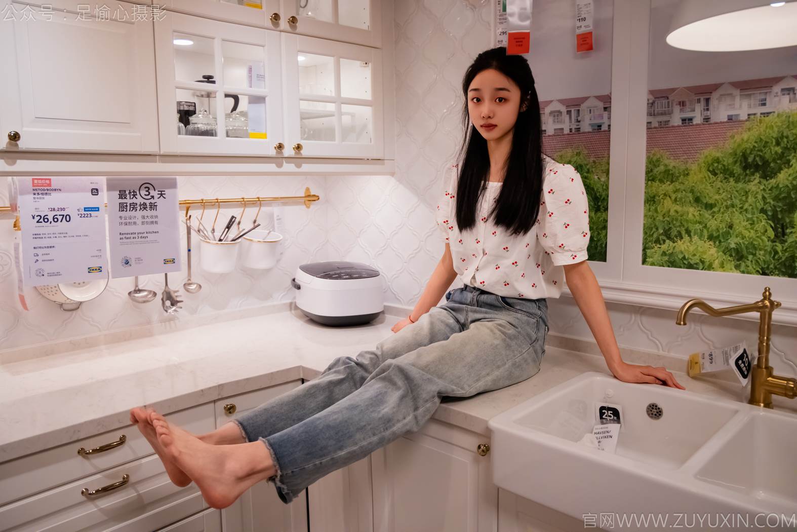 图片[99]-足愉心 NO.012 奶芙（搭配：碎花衬衫、牛仔长裤、运动鞋、白色棉袜、裸足）[110P] – 速更版-美库