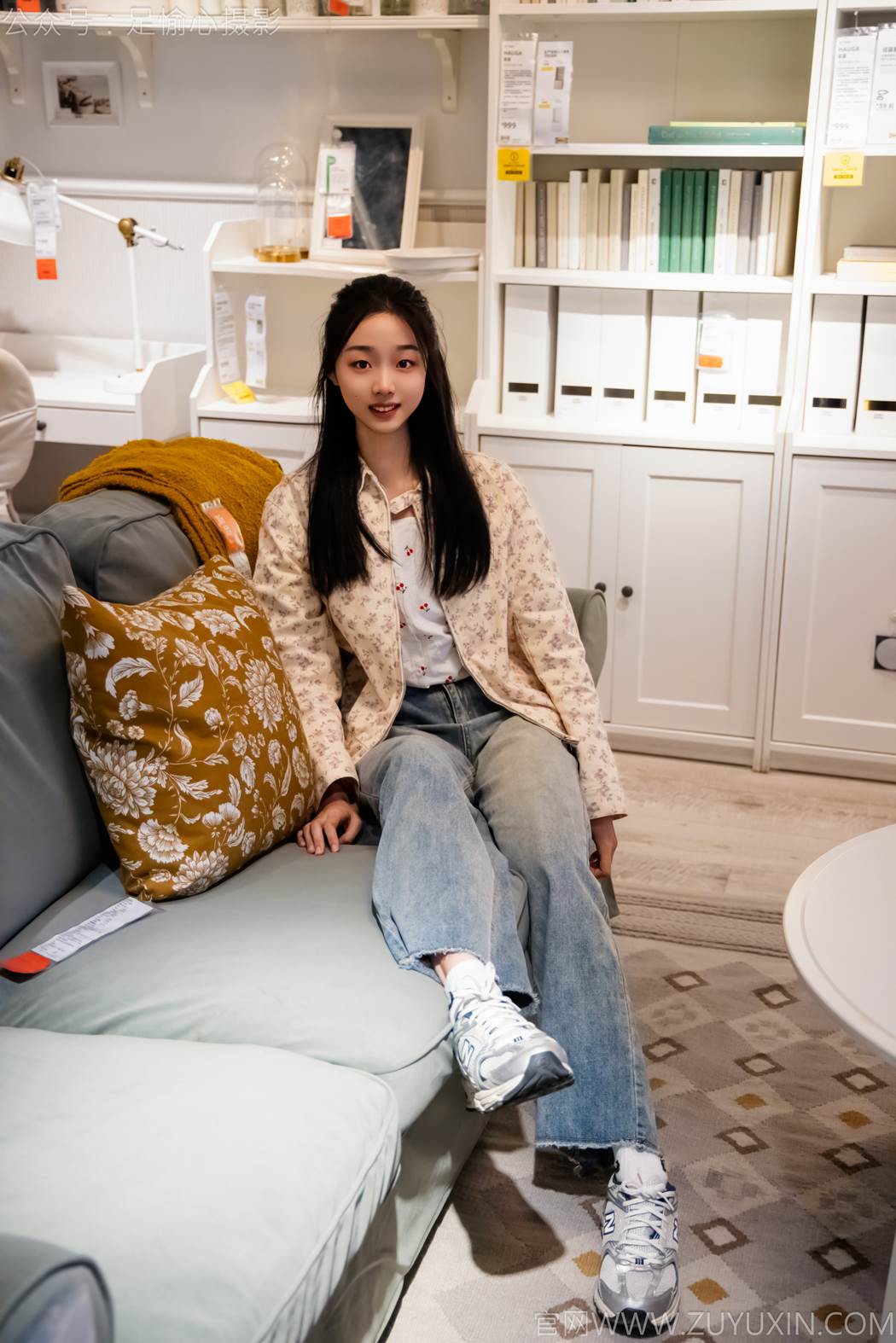 图片[106]-足愉心 NO.012 奶芙（搭配：碎花衬衫、牛仔长裤、运动鞋、白色棉袜、裸足）[110P] – 速更版-美库