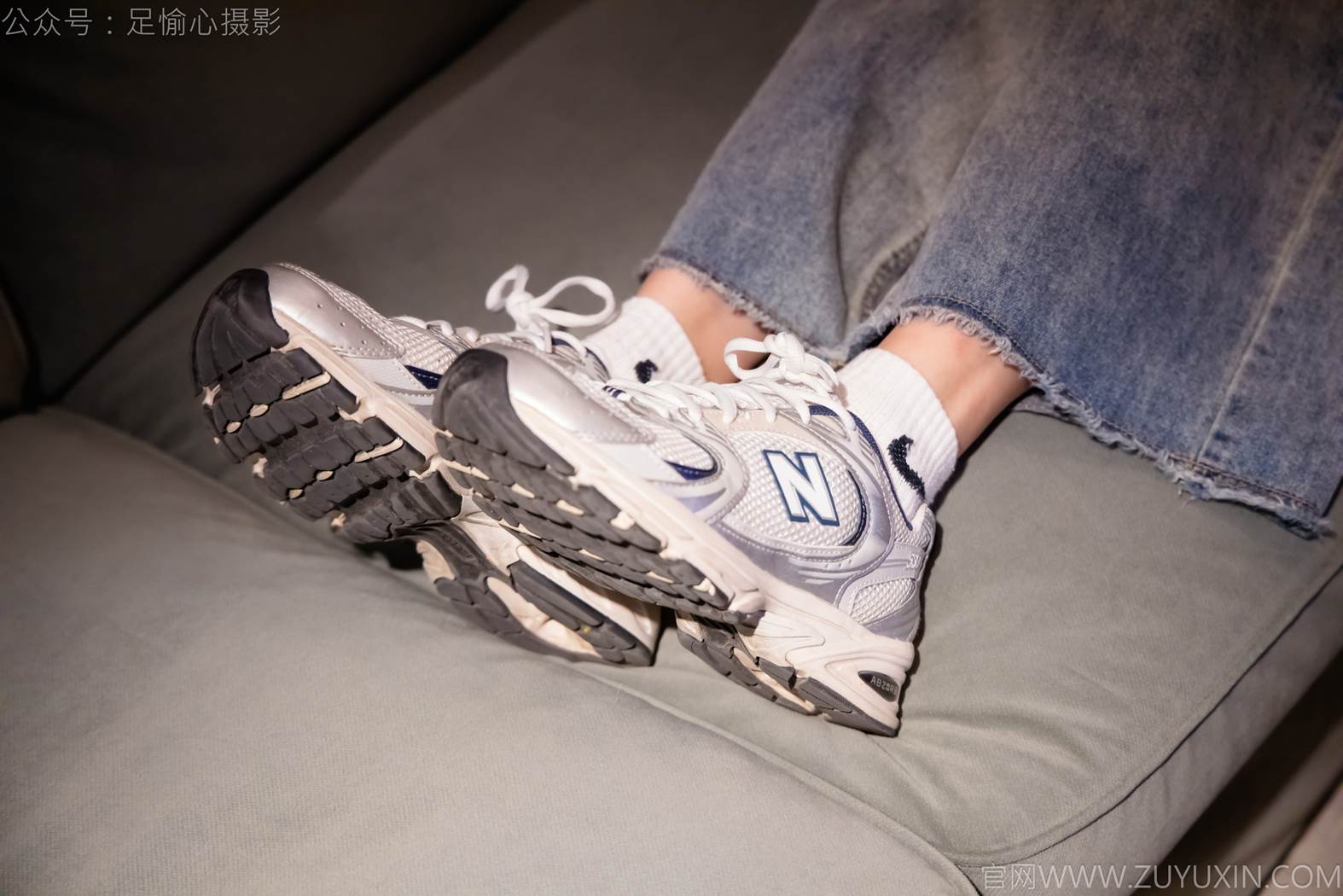 图片[109]-足愉心 NO.012 奶芙（搭配：碎花衬衫、牛仔长裤、运动鞋、白色棉袜、裸足）[110P] – 速更版-美库