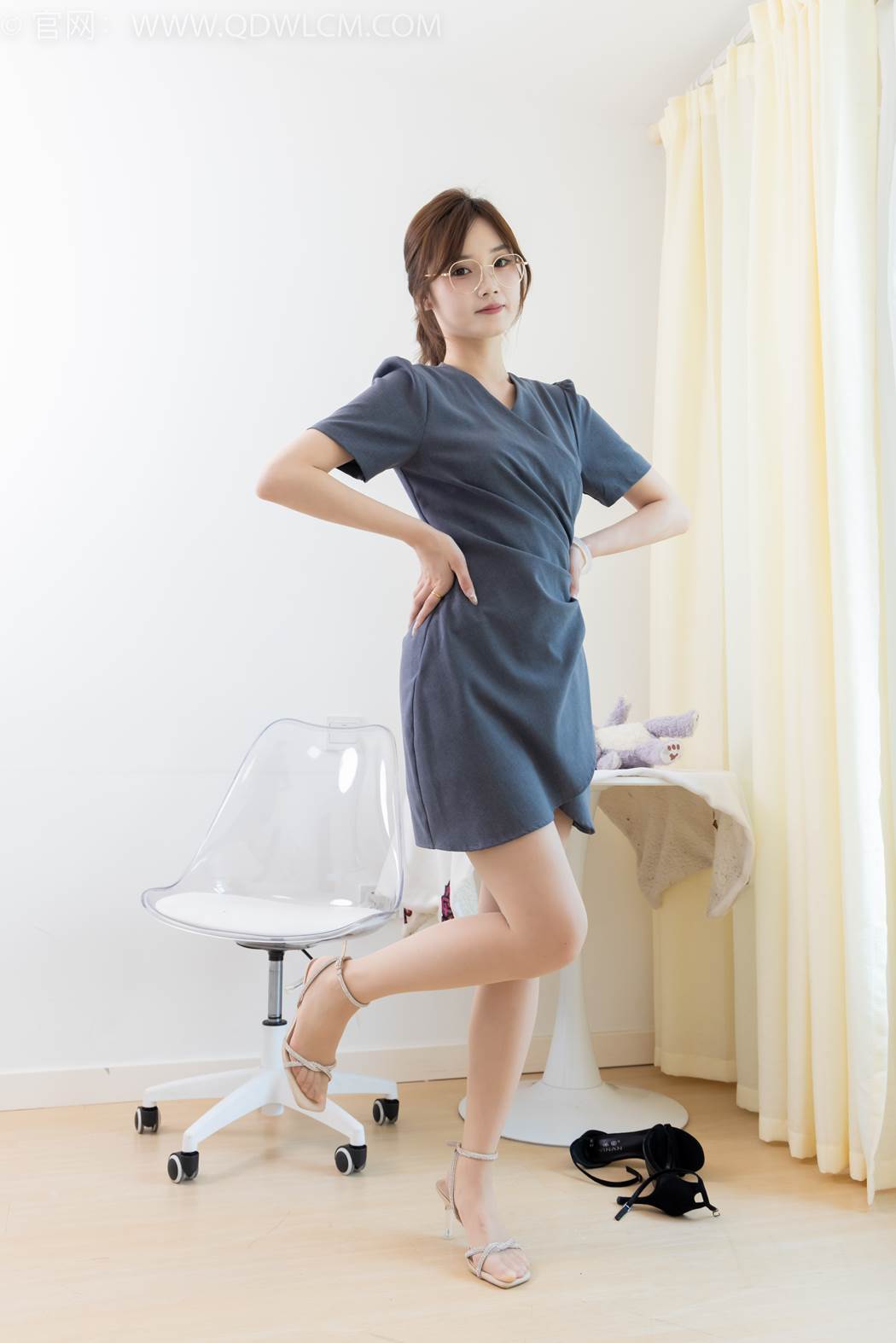 图片[148]-物恋传媒 NO.2413 橙子-三双高跟凉鞋、薄肉丝、裸足[150P+1V] – 速更版-美库