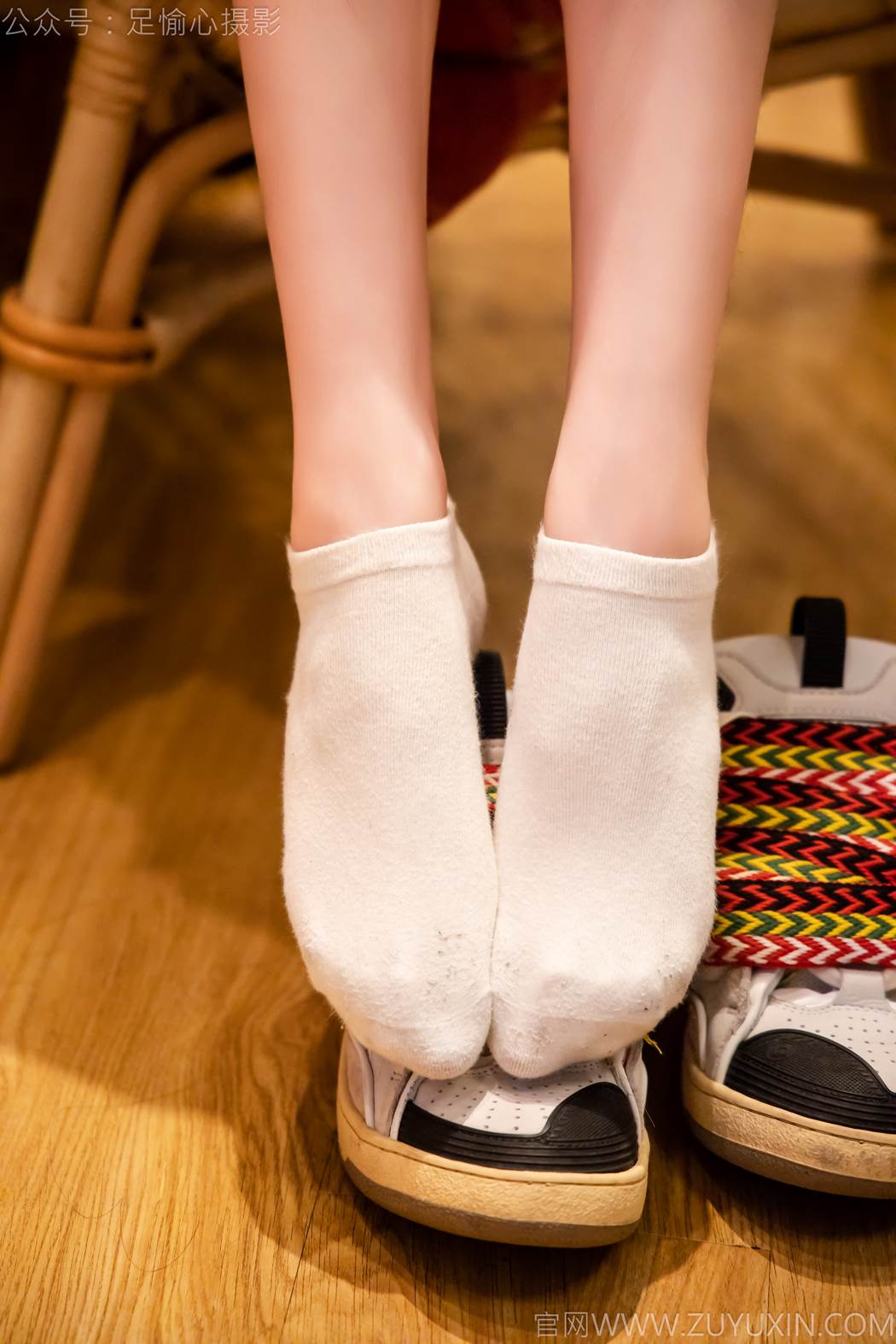 图片[27]-足愉心 NO.014 心凌（搭配：粉色上衣、灰色短裤、宽松板鞋、白色棉袜、裸足）[125P] – 速更版-美库