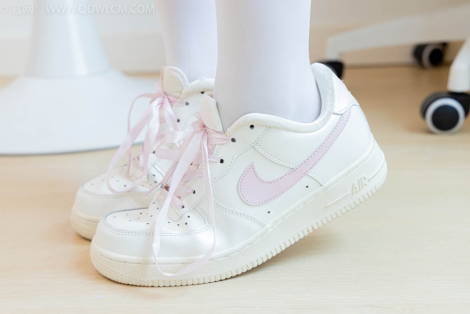 图片[118]-物恋传媒 NO.2416 小曦-板鞋、厚白丝、女仆装[120P] – 速更版-美库