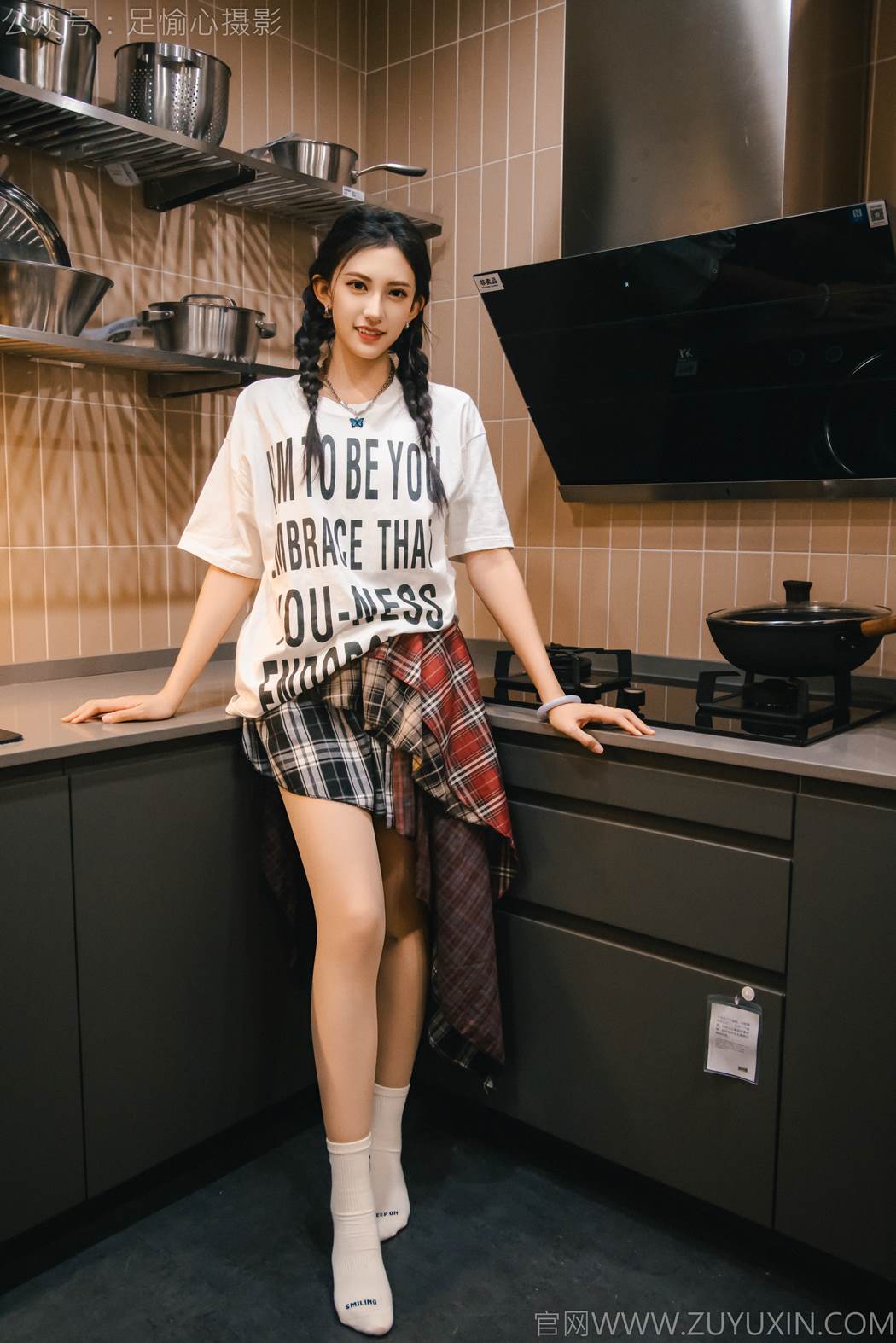 图片[16]-足愉心 NO.015 可乐（搭配：红色夹克、白T、短裙、马丁靴、肉丝色袜、白棉袜）[96P] – 速更版-美库