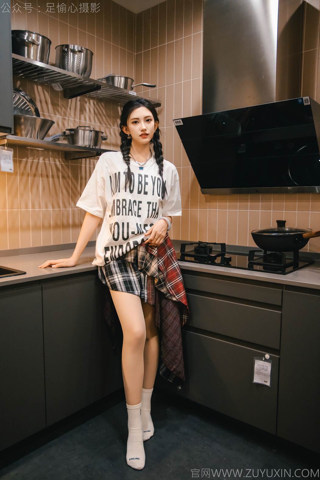 图片[19]-足愉心 NO.015 可乐（搭配：红色夹克、白T、短裙、马丁靴、肉丝色袜、白棉袜）[96P] – 速更版-美库