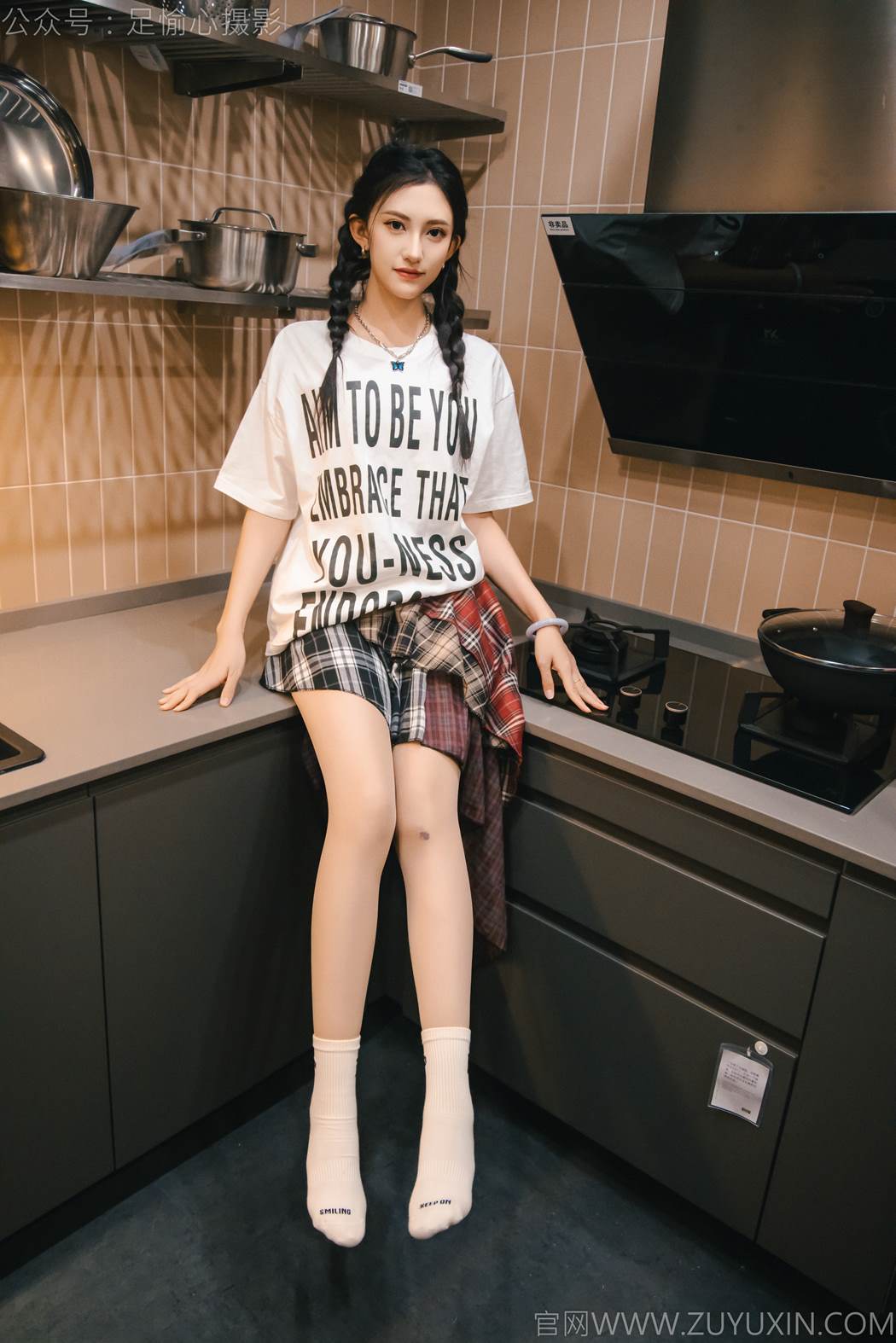 图片[21]-足愉心 NO.015 可乐（搭配：红色夹克、白T、短裙、马丁靴、肉丝色袜、白棉袜）[96P] – 速更版-美库