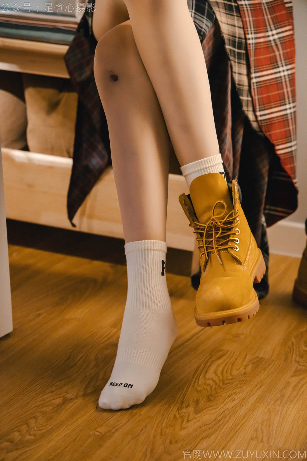 图片[27]-足愉心 NO.015 可乐（搭配：红色夹克、白T、短裙、马丁靴、肉丝色袜、白棉袜）[96P] – 速更版-美库