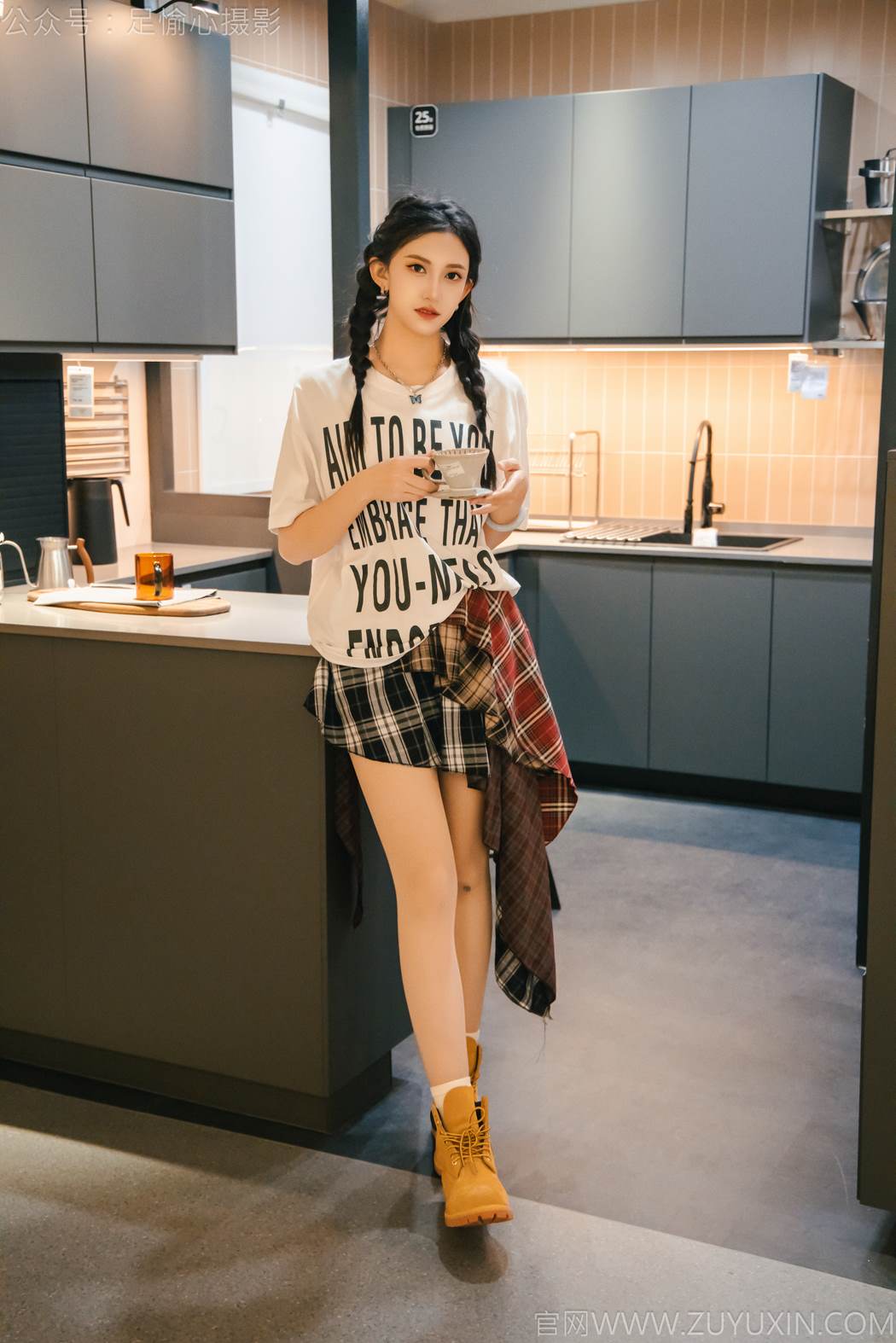 图片[32]-足愉心 NO.015 可乐（搭配：红色夹克、白T、短裙、马丁靴、肉丝色袜、白棉袜）[96P] – 速更版-美库