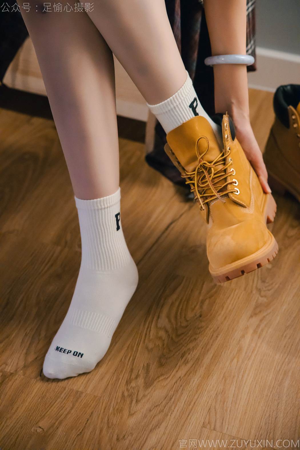 图片[33]-足愉心 NO.015 可乐（搭配：红色夹克、白T、短裙、马丁靴、肉丝色袜、白棉袜）[96P] – 速更版-美库