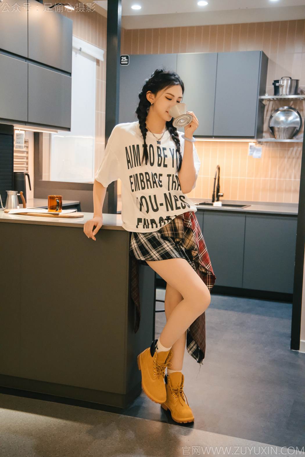 图片[34]-足愉心 NO.015 可乐（搭配：红色夹克、白T、短裙、马丁靴、肉丝色袜、白棉袜）[96P] – 速更版-美库