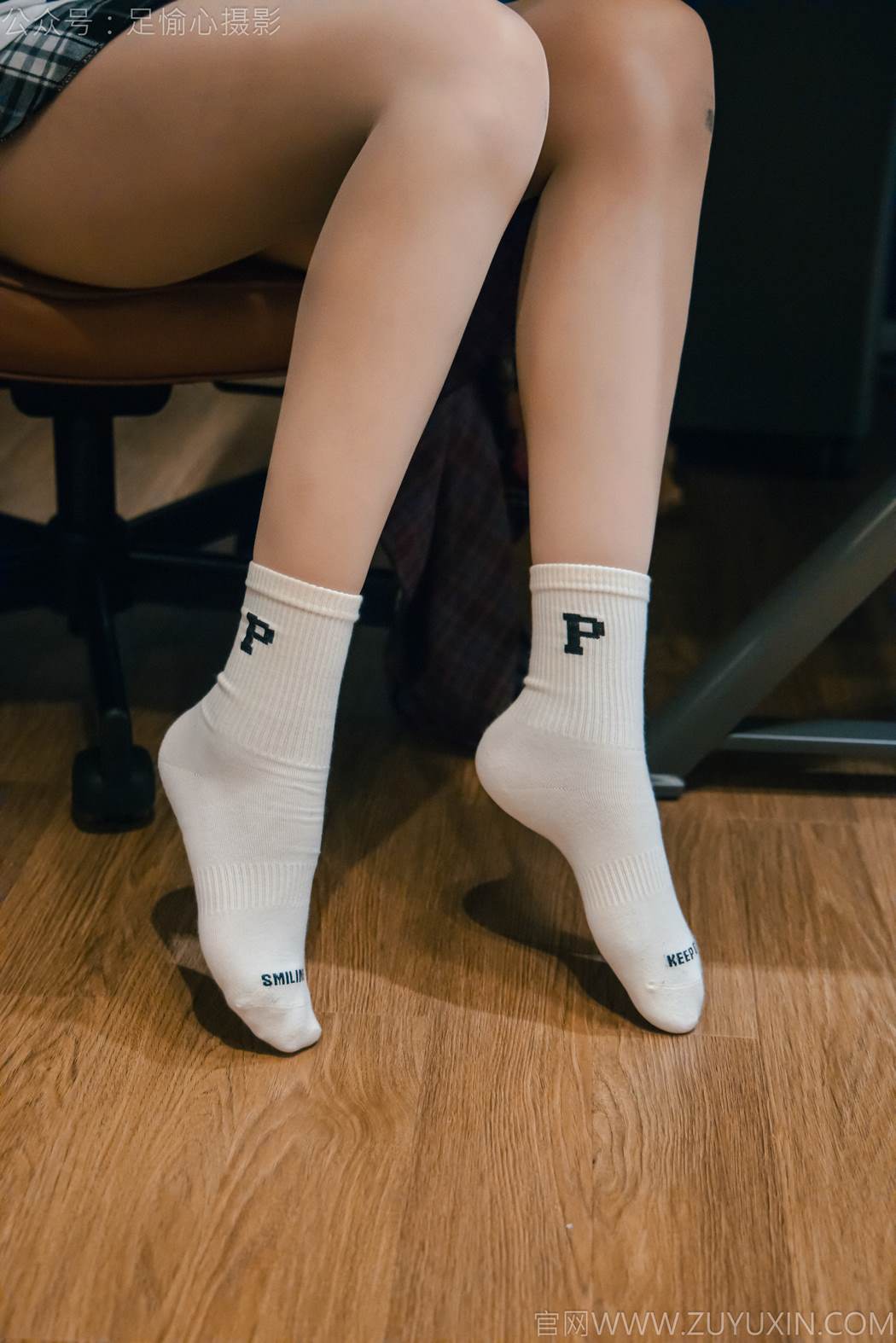 图片[40]-足愉心 NO.015 可乐（搭配：红色夹克、白T、短裙、马丁靴、肉丝色袜、白棉袜）[96P] – 速更版-美库